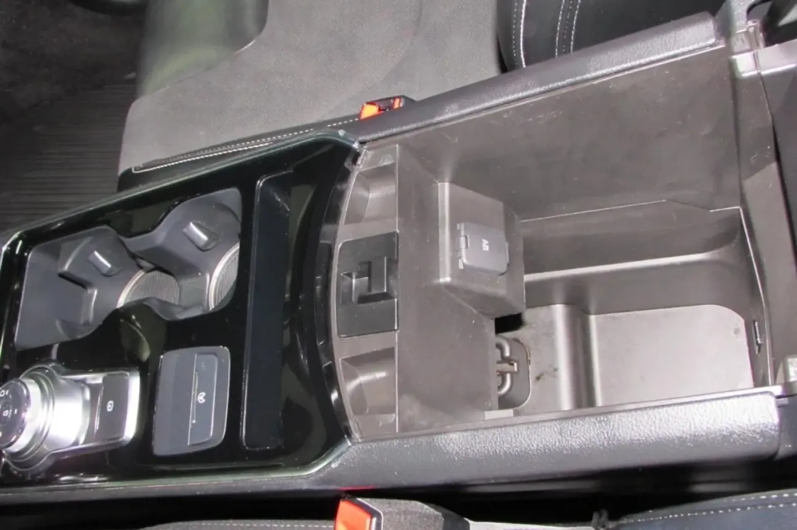 2020 /Ebony Ford Edge ST (2FMPK4AP5LB) with an Other engine, Automatic transmission, located at 12836 Highway 21, De Soto, MO, 63020, (636) 337-7777, 38.151867, -90.575615 - Are you ready to elevate your everyday driving experience? Whether you're commuting to work, shuttling the kids to school, or heading out for weekend adventures, the 2020 Ford Edge ST AWD is the versatile SUV that fits seamlessly into your lifestyle. With its impressive blend of power, technology, a - Photo#19