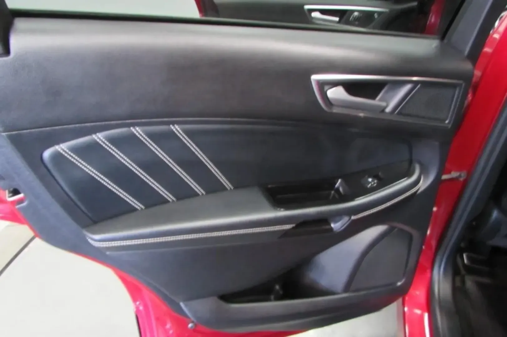 2020 /Ebony Ford Edge ST (2FMPK4AP5LB) with an Other engine, Automatic transmission, located at 12836 Highway 21, De Soto, MO, 63020, (636) 337-7777, 38.151867, -90.575615 - Are you ready to elevate your everyday driving experience? Whether you're commuting to work, shuttling the kids to school, or heading out for weekend adventures, the 2020 Ford Edge ST AWD is the versatile SUV that fits seamlessly into your lifestyle. With its impressive blend of power, technology, a - Photo#21