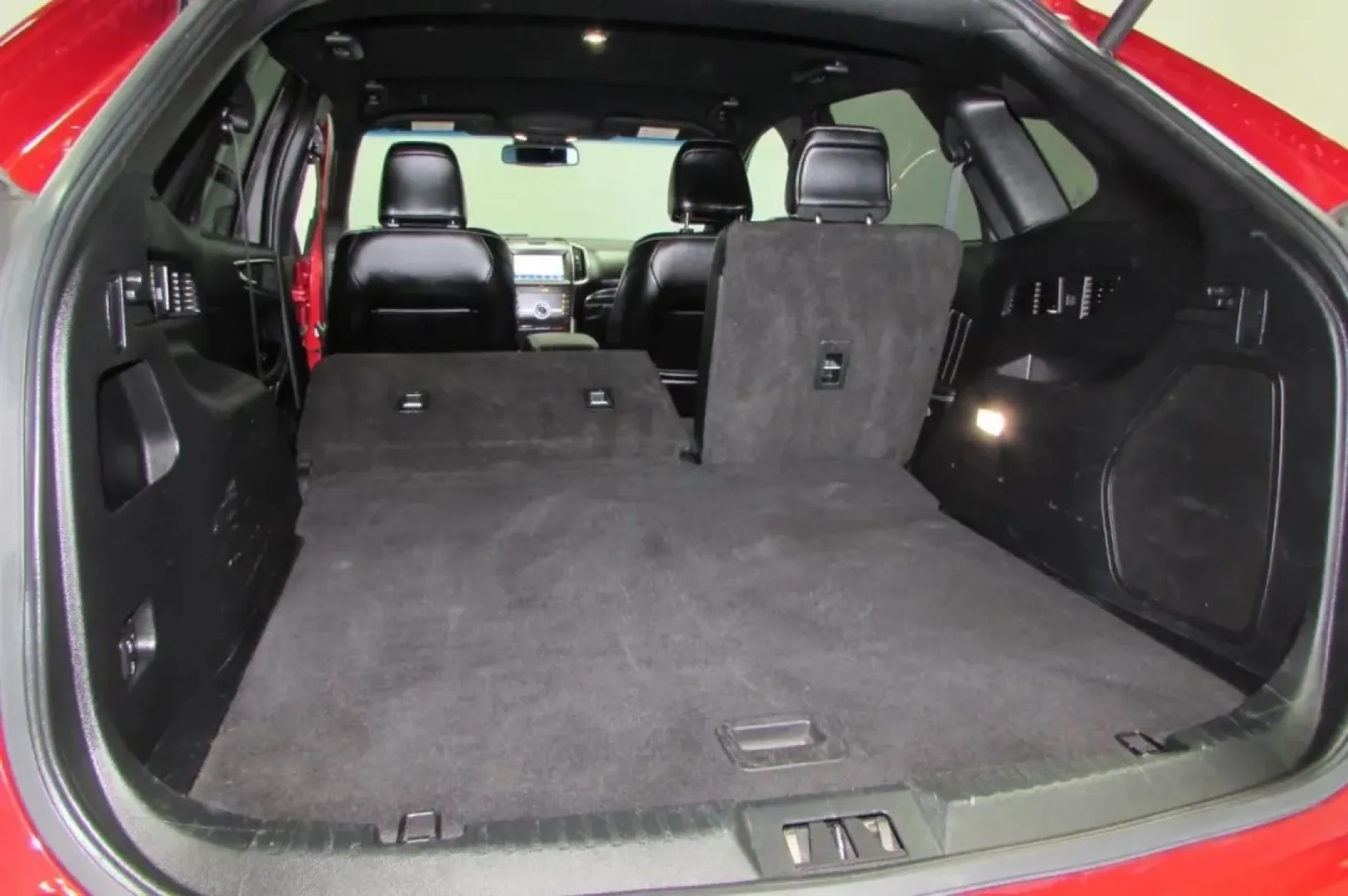 2020 /Ebony Ford Edge ST (2FMPK4AP5LB) with an Other engine, Automatic transmission, located at 12836 Highway 21, De Soto, MO, 63020, (636) 337-7777, 38.151867, -90.575615 - Are you ready to elevate your everyday driving experience? Whether you're commuting to work, shuttling the kids to school, or heading out for weekend adventures, the 2020 Ford Edge ST AWD is the versatile SUV that fits seamlessly into your lifestyle. With its impressive blend of power, technology, a - Photo#25