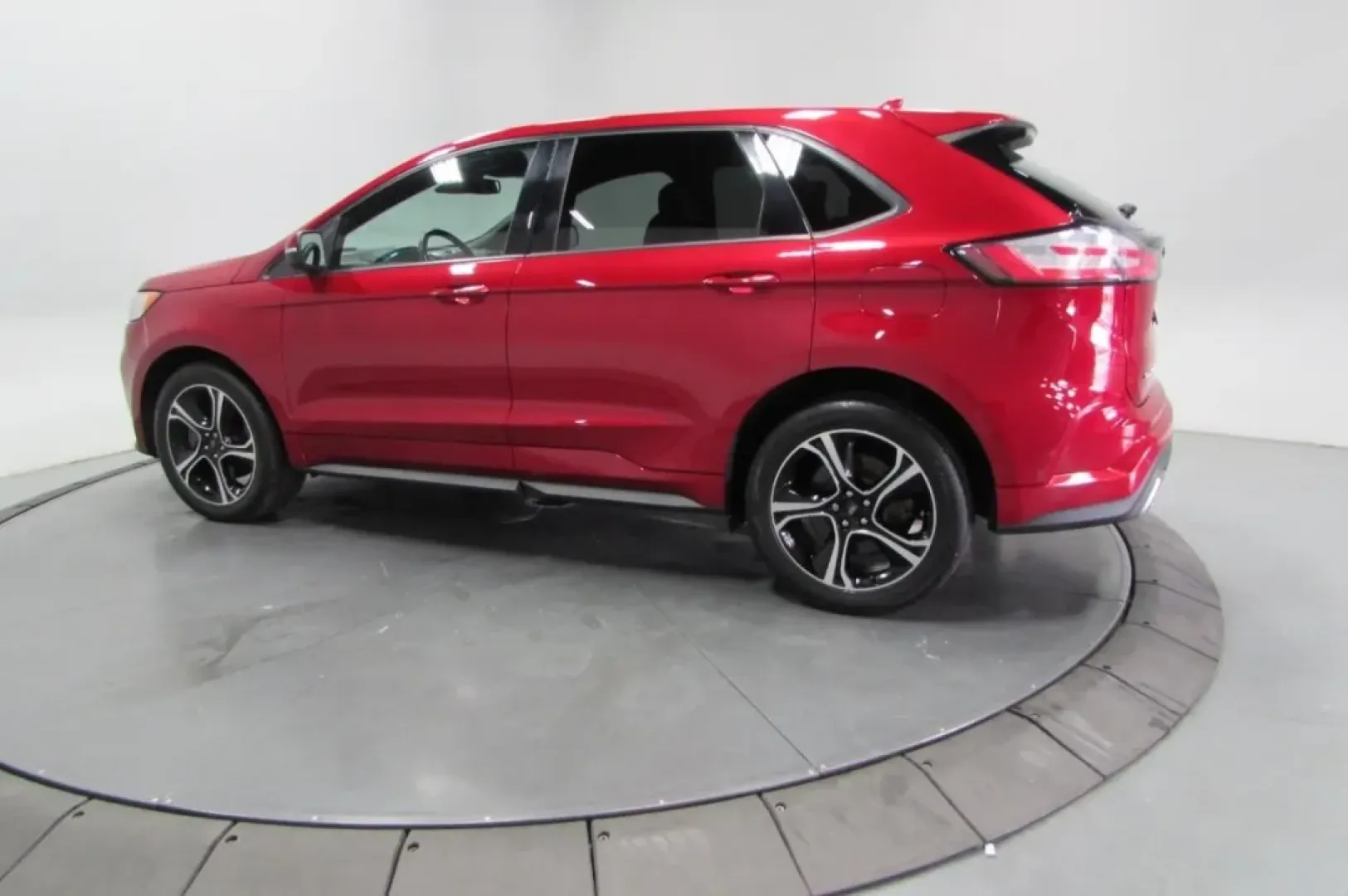 2020 /Ebony Ford Edge ST (2FMPK4AP5LB) with an Other engine, Automatic transmission, located at 12836 Highway 21, De Soto, MO, 63020, (636) 337-7777, 38.151867, -90.575615 - Are you ready to elevate your everyday driving experience? Whether you're commuting to work, shuttling the kids to school, or heading out for weekend adventures, the 2020 Ford Edge ST AWD is the versatile SUV that fits seamlessly into your lifestyle. With its impressive blend of power, technology, a - Photo#4