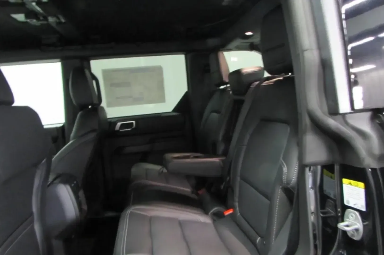 2025 /Black Onyx Ford Bronco Outer Banks (1FMEE8BP9SL) with an 2.7L V6 engine, Automatic transmission, located at 12836 Highway 21, De Soto, MO, 63020, (636) 337-7777, 38.151867, -90.575615 - Adventure awaits with the 2025 Ford Bronco Outer Banks, an SUV designed for those who crave the thrill of exploration while ensuring family comfort and safety. Imagine hitting the open road for a weekend getaway or tackling rugged terrains during your outdoor escapades. Whether you're navigating the - Photo#22