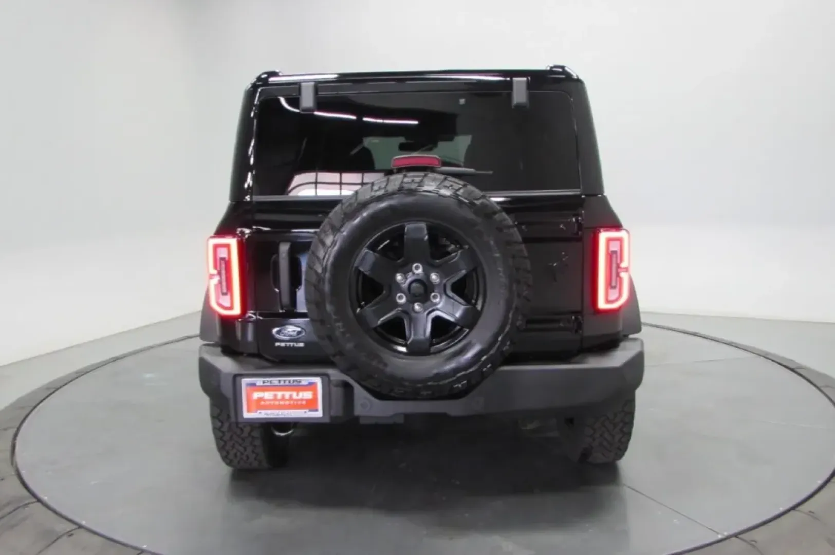 2025 /Black Onyx Ford Bronco Outer Banks (1FMEE8BP9SL) with an 2.7L V6 engine, Automatic transmission, located at 12836 Highway 21, De Soto, MO, 63020, (636) 337-7777, 38.151867, -90.575615 - Adventure awaits with the 2025 Ford Bronco Outer Banks, an SUV designed for those who crave the thrill of exploration while ensuring family comfort and safety. Imagine hitting the open road for a weekend getaway or tackling rugged terrains during your outdoor escapades. Whether you're navigating the - Photo#6
