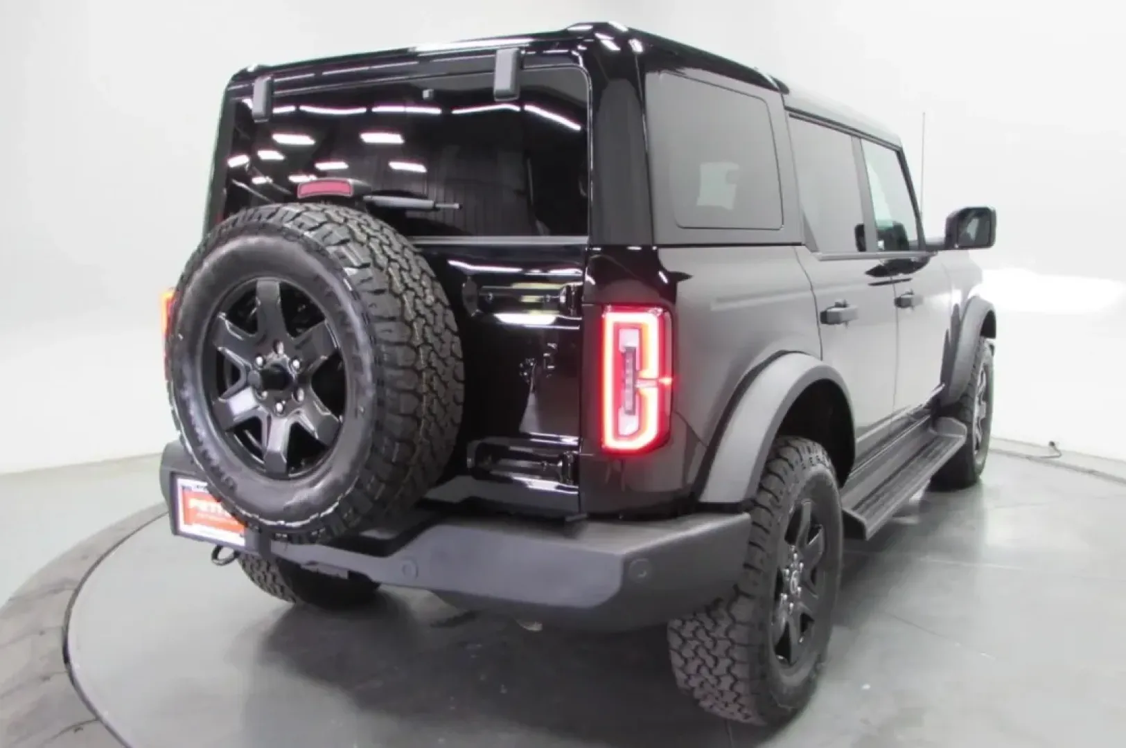 2025 /Black Onyx Ford Bronco Outer Banks (1FMEE8BP9SL) with an 2.7L V6 engine, Automatic transmission, located at 12836 Highway 21, De Soto, MO, 63020, (636) 337-7777, 38.151867, -90.575615 - Adventure awaits with the 2025 Ford Bronco Outer Banks, an SUV designed for those who crave the thrill of exploration while ensuring family comfort and safety. Imagine hitting the open road for a weekend getaway or tackling rugged terrains during your outdoor escapades. Whether you're navigating the - Photo#7