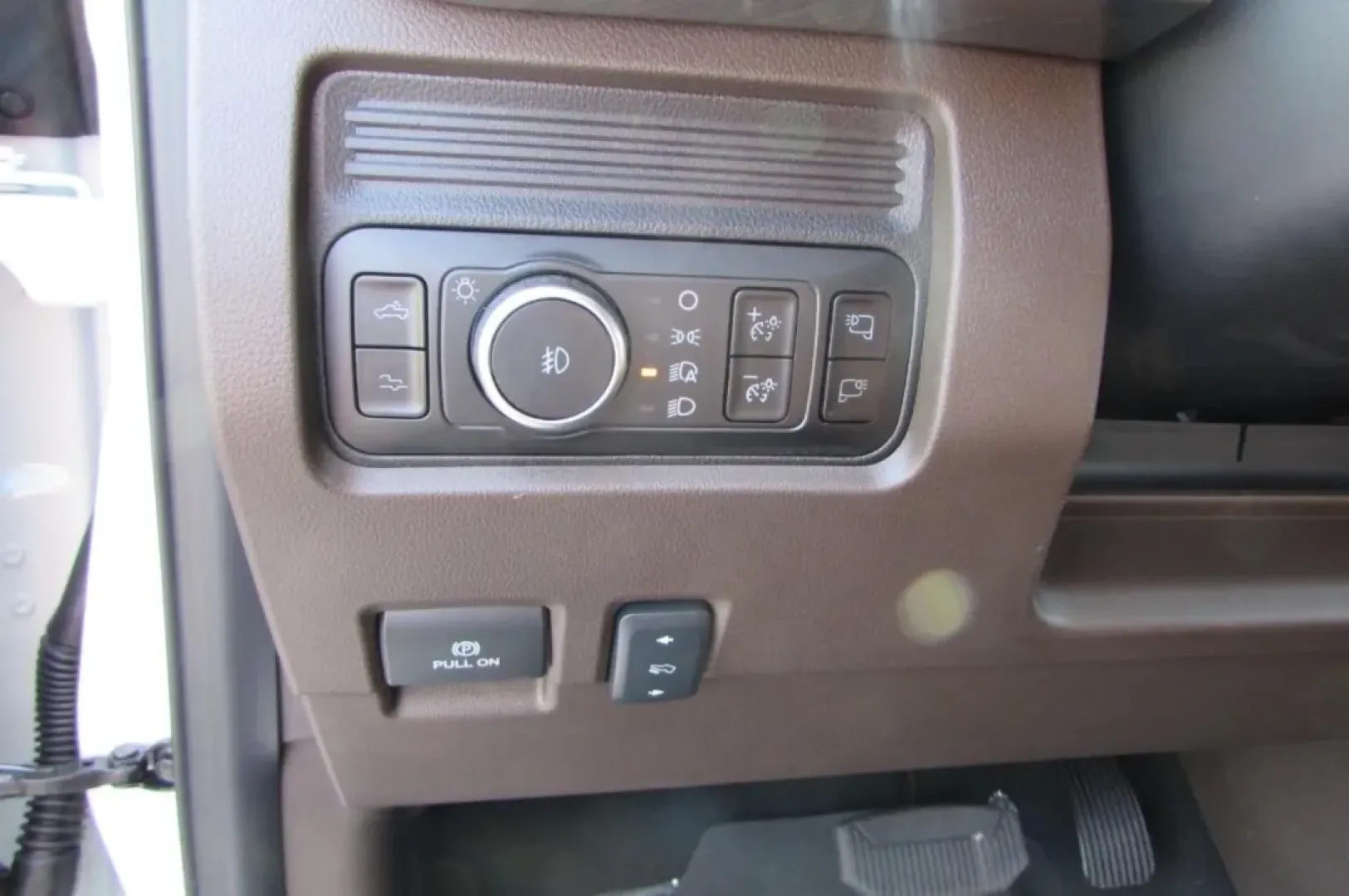 2025 /Java Ford F-350SD King Ranch (1FT8W3BM8SE) with an 6.7L Turbocharged engine, located at 12836 Highway 21, De Soto, MO, 63020, (636) 337-7777, 38.151867, -90.575615 - **Conquer Every Challenge with the 2025 Ford Super Duty F-350 SRW!**<br /> <br /> Are you ready to elevate your lifestyle with a truck that combines strength, comfort, and versatility? The 2025 Ford Super Duty F-350 SRW is more than just a vehicle; it's an integral part of your adventure, whether yo - Photo#19