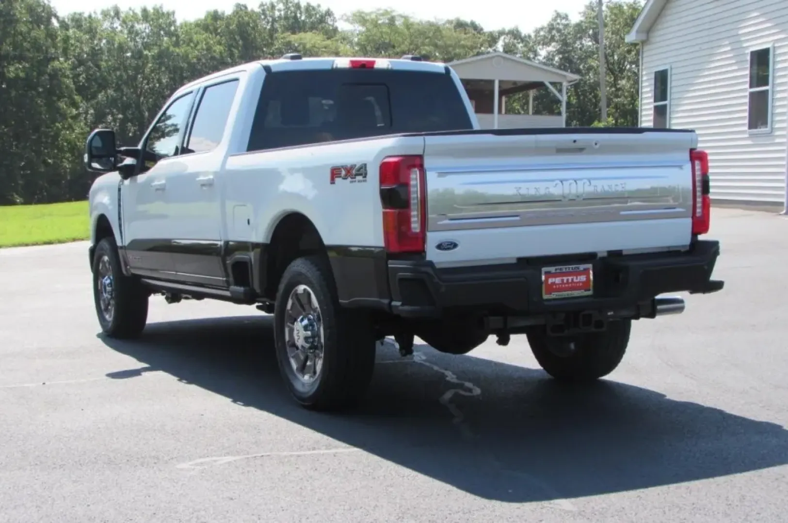 2025 /Java Ford F-350SD King Ranch (1FT8W3BM8SE) with an 6.7L Turbocharged engine, located at 12836 Highway 21, De Soto, MO, 63020, (636) 337-7777, 38.151867, -90.575615 - **Conquer Every Challenge with the 2025 Ford Super Duty F-350 SRW!**<br /> <br /> Are you ready to elevate your lifestyle with a truck that combines strength, comfort, and versatility? The 2025 Ford Super Duty F-350 SRW is more than just a vehicle; it's an integral part of your adventure, whether yo - Photo#4