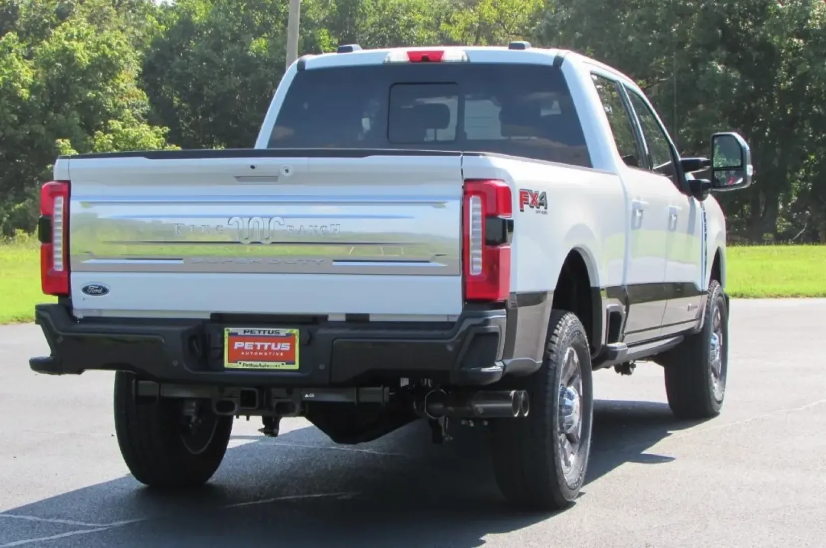 2025 /Java Ford F-350SD King Ranch (1FT8W3BM8SE) with an 6.7L Turbocharged engine, located at 12836 Highway 21, De Soto, MO, 63020, (636) 337-7777, 38.151867, -90.575615 - **Conquer Every Challenge with the 2025 Ford Super Duty F-350 SRW!**<br /> <br /> Are you ready to elevate your lifestyle with a truck that combines strength, comfort, and versatility? The 2025 Ford Super Duty F-350 SRW is more than just a vehicle; it's an integral part of your adventure, whether yo - Photo#6