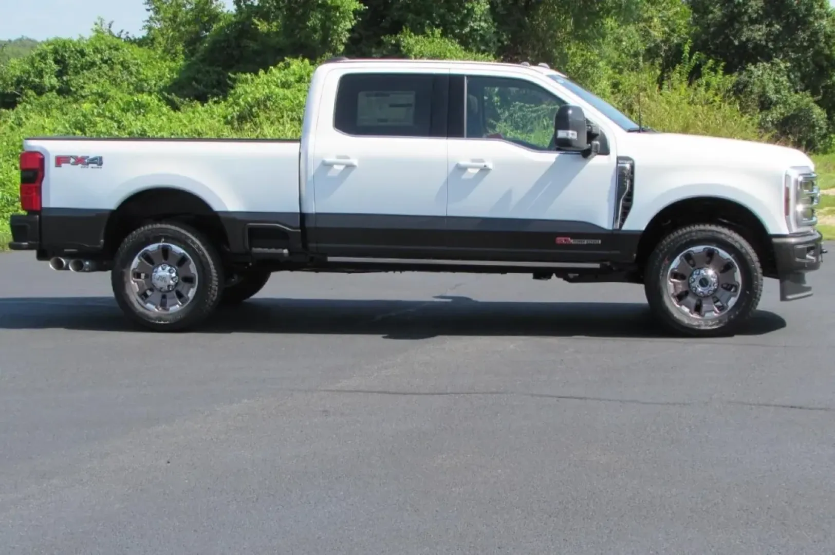 2025 /Java Ford F-350SD King Ranch (1FT8W3BM8SE) with an 6.7L Turbocharged engine, located at 12836 Highway 21, De Soto, MO, 63020, (636) 337-7777, 38.151867, -90.575615 - **Conquer Every Challenge with the 2025 Ford Super Duty F-350 SRW!**<br /> <br /> Are you ready to elevate your lifestyle with a truck that combines strength, comfort, and versatility? The 2025 Ford Super Duty F-350 SRW is more than just a vehicle; it's an integral part of your adventure, whether yo - Photo#7