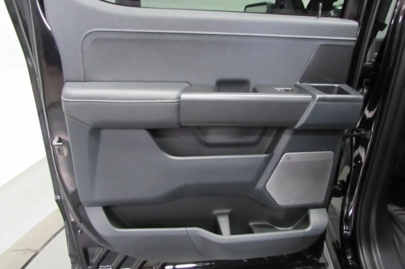 2025 /Black Ford F-150 LARIAT (1FTFW5L55SF) with an 5.0L V8 engine, located at 12836 Highway 21, De Soto, MO, 63020, (636) 337-7777, 38.151867, -90.575615 - **Unleash Adventure with the 2025 Ford F-150 LARIAT at Pettus Ford De Soto!** <br /> <br /> Are you ready to elevate your lifestyle with a truck that can handle both your daily commute and weekend adventures? The 2025 Ford F-150 LARIAT is the perfect companion for those who crave versatility and pow - Photo#29