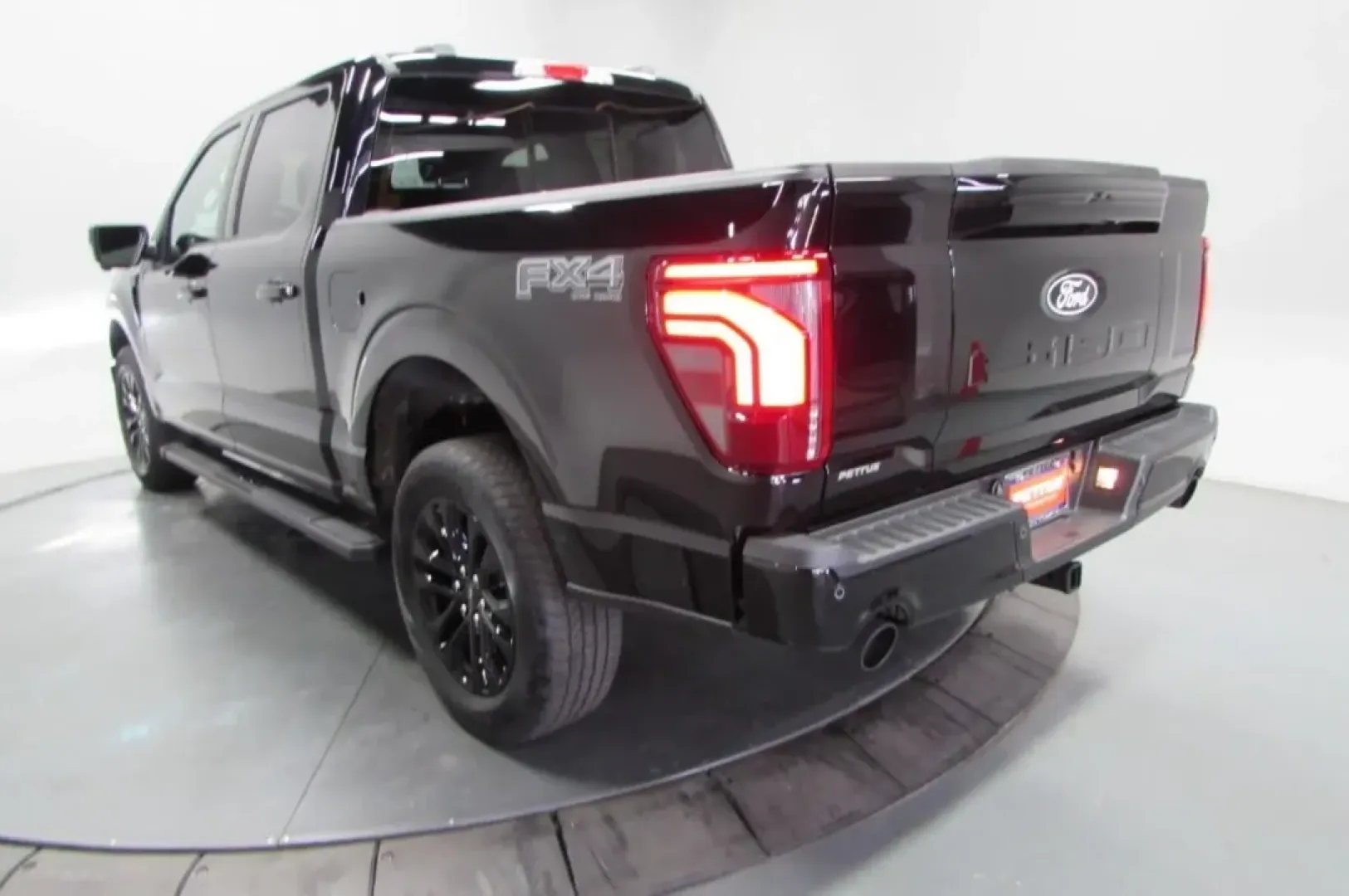 2025 /Black Ford F-150 LARIAT (1FTFW5L55SF) with an 5.0L V8 engine, located at 12836 Highway 21, De Soto, MO, 63020, (636) 337-7777, 38.151867, -90.575615 - **Unleash Adventure with the 2025 Ford F-150 LARIAT at Pettus Ford De Soto!** <br /> <br /> Are you ready to elevate your lifestyle with a truck that can handle both your daily commute and weekend adventures? The 2025 Ford F-150 LARIAT is the perfect companion for those who crave versatility and pow - Photo#5