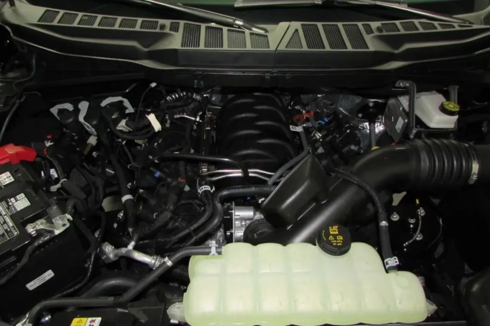 2025 /Black Ford F-150 LARIAT (1FTFW5L55SF) with an 5.0L V8 engine, located at 12836 Highway 21, De Soto, MO, 63020, (636) 337-7777, 38.151867, -90.575615 - **Unleash Adventure with the 2025 Ford F-150 LARIAT at Pettus Ford De Soto!** <br /> <br /> Are you ready to elevate your lifestyle with a truck that can handle both your daily commute and weekend adventures? The 2025 Ford F-150 LARIAT is the perfect companion for those who crave versatility and pow - Photo#8