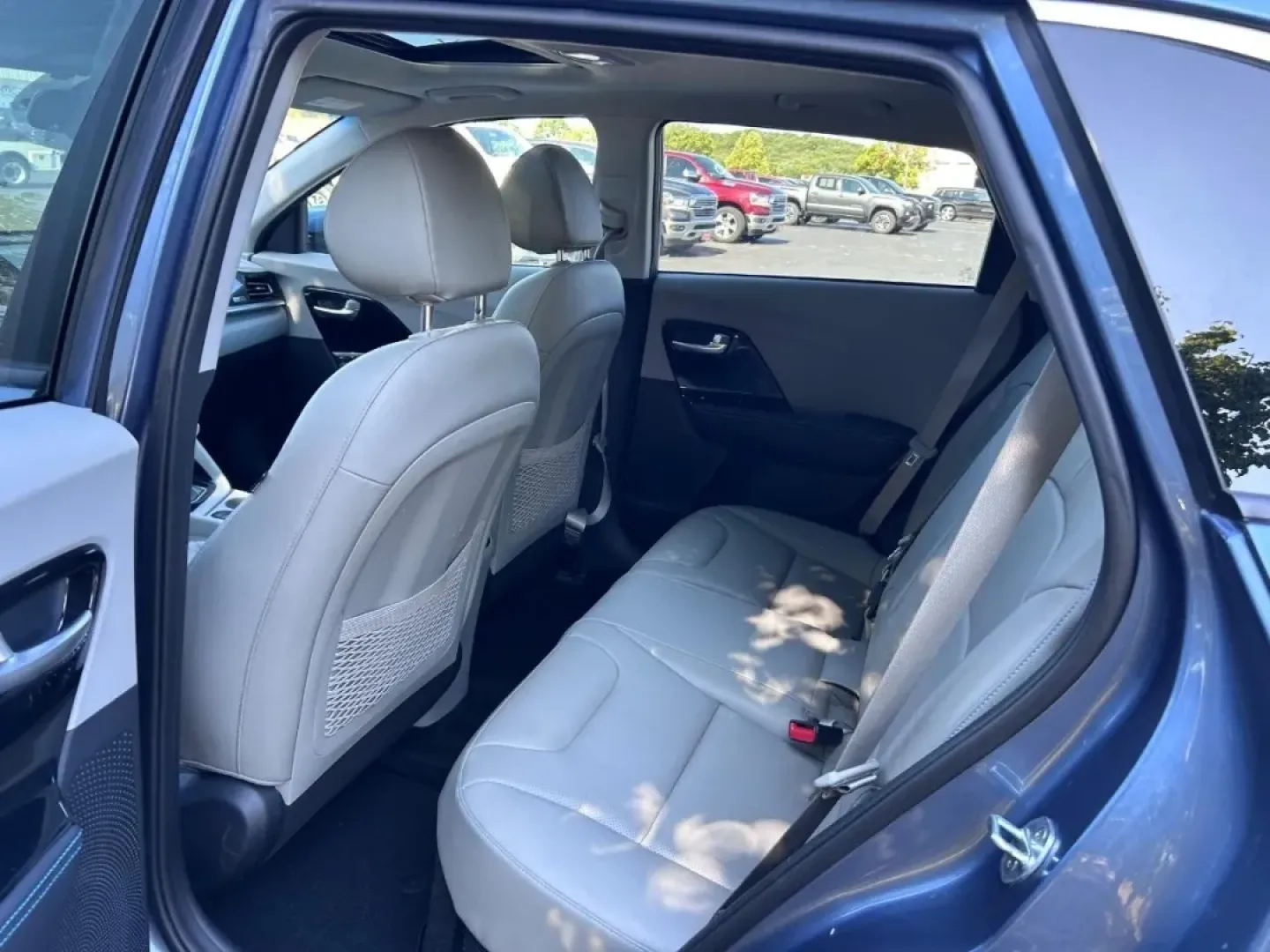 2020 /Light Gray Leather Kia Niro Touring (KNDCC3LC9L5) with an 1.6L Atkinson Cycle DOHC 16-Valve 4-Cyl engine, located at 970 Woodlawn Dr., Farmington, MO, 63640, (573) 431-7800, 37.825642, -90.468674 - **Discover Your Next Adventure with the 2020 Kia Niro Touring SE at Pettus CDJR Farmington!**<br /> <br /> Are you ready to elevate your driving experience while enjoying remarkable fuel efficiency? The 2020 Kia Niro Touring SE is designed for those who crave adventure without sacrificing comfort or - Photo#8