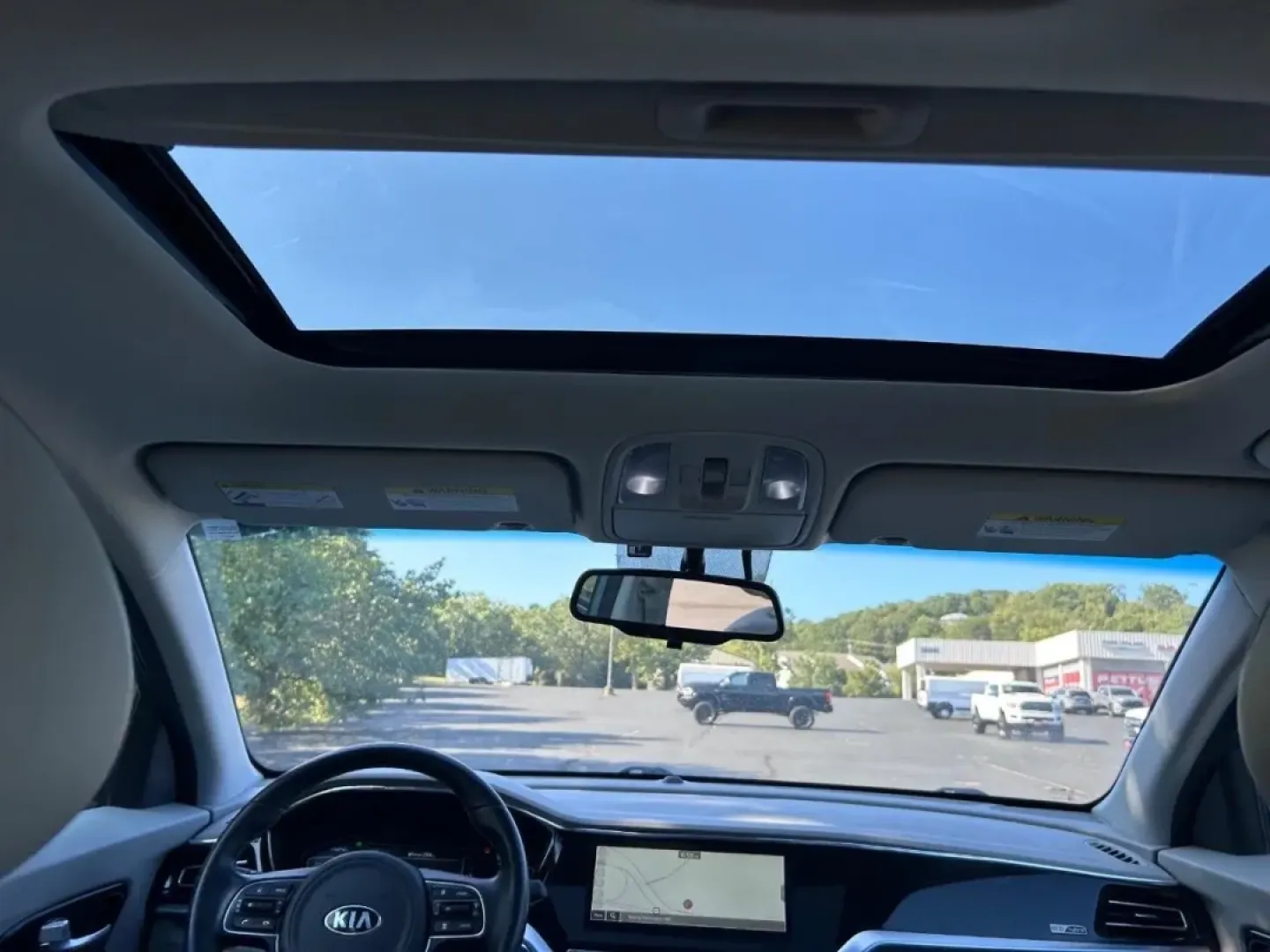 2020 /Light Gray Leather Kia Niro Touring (KNDCC3LC9L5) with an 1.6L Atkinson Cycle DOHC 16-Valve 4-Cyl engine, located at 970 Woodlawn Dr., Farmington, MO, 63640, (573) 431-7800, 37.825642, -90.468674 - **Discover Your Next Adventure with the 2020 Kia Niro Touring SE at Pettus CDJR Farmington!**<br /> <br /> Are you ready to elevate your driving experience while enjoying remarkable fuel efficiency? The 2020 Kia Niro Touring SE is designed for those who crave adventure without sacrificing comfort or - Photo#9