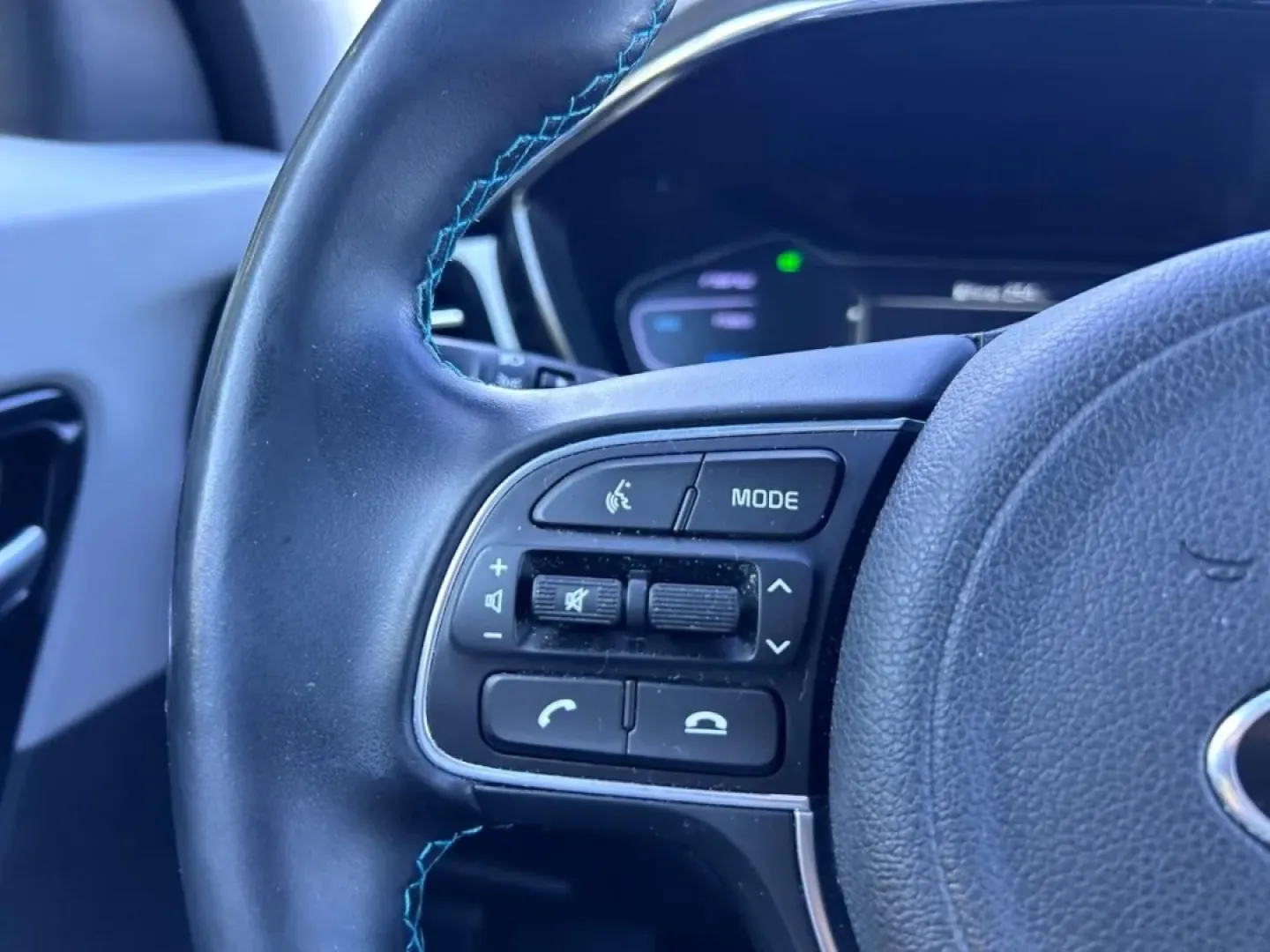 2020 /Light Gray Leather Kia Niro Touring (KNDCC3LC9L5) with an 1.6L Atkinson Cycle DOHC 16-Valve 4-Cyl engine, located at 970 Woodlawn Dr., Farmington, MO, 63640, (573) 431-7800, 37.825642, -90.468674 - **Discover Your Next Adventure with the 2020 Kia Niro Touring SE at Pettus CDJR Farmington!**<br /> <br /> Are you ready to elevate your driving experience while enjoying remarkable fuel efficiency? The 2020 Kia Niro Touring SE is designed for those who crave adventure without sacrificing comfort or - Photo#12