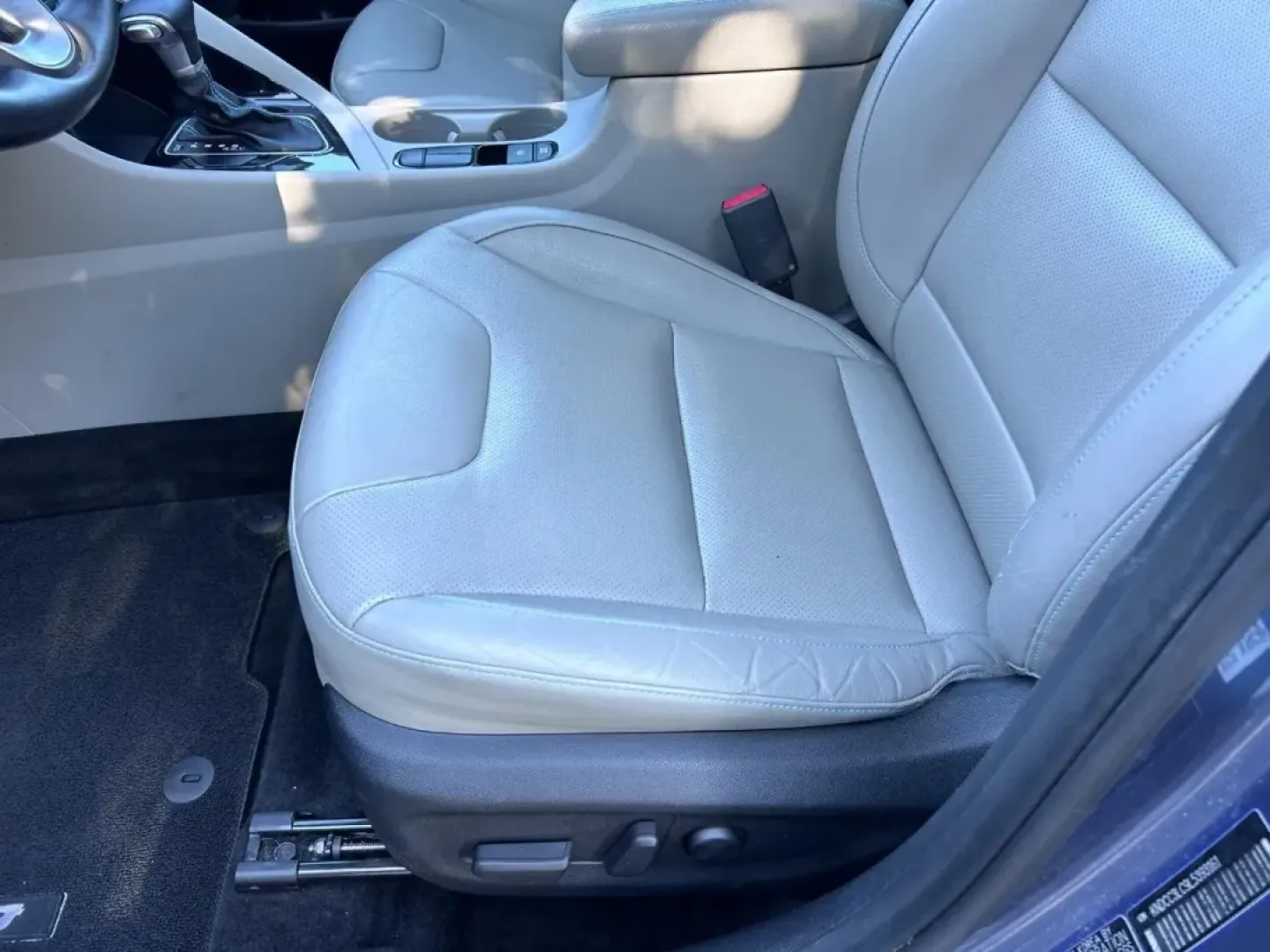 2020 /Light Gray Leather Kia Niro Touring (KNDCC3LC9L5) with an 1.6L Atkinson Cycle DOHC 16-Valve 4-Cyl engine, located at 970 Woodlawn Dr., Farmington, MO, 63640, (573) 431-7800, 37.825642, -90.468674 - **Discover Your Next Adventure with the 2020 Kia Niro Touring SE at Pettus CDJR Farmington!**<br /> <br /> Are you ready to elevate your driving experience while enjoying remarkable fuel efficiency? The 2020 Kia Niro Touring SE is designed for those who crave adventure without sacrificing comfort or - Photo#19