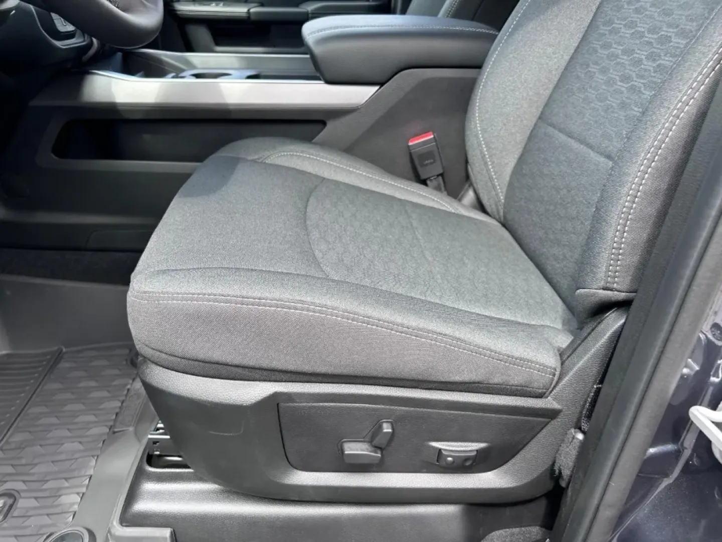 2026 /Diesel Gray/Black Cloth Ram 2500 Big Horn (3C63R5DL6TG) with an Straight 6 Turbocharged Diesel engine, located at 970 Woodlawn Dr., Farmington, MO, 63640, (573) 431-7800, 37.825642, -90.468674 - **Experience the Power of the 2026 Ram 2500 Big Horn Perfect for Your Adventure-Driven Lifestyle!**<br /> <br /> Are you ready to elevate your driving experience? The 2026 Ram 2500 Big Horn is not just a truck; it's a lifestyle choice that perfectly balances rugged performance with modern convenien - Photo#19