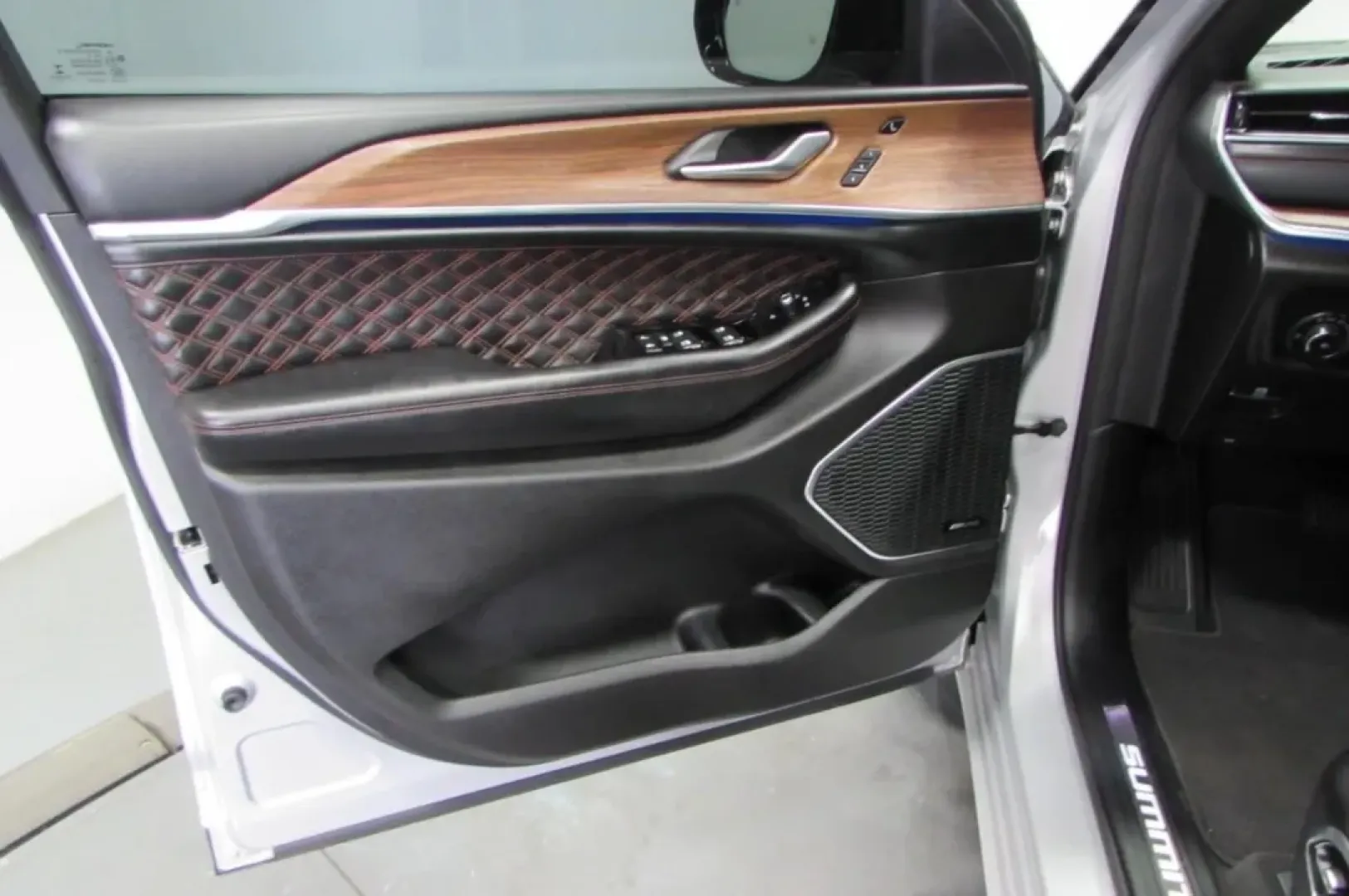 2021 /Global Black Jeep Grand Cherokee Summit (1C4RJKEG2M8) with an Other engine, Automatic transmission, located at 12830 Highway 21, De Soto, MO, 63020, (636) 337-7777, 38.153099, -90.573624 - **Discover Your Adventure with the 2021 Jeep Grand Cherokee at Pettus CDJR DeSoto!**<br /> <br /> Are you ready to elevate your lifestyle? Whether you're navigating the bustling streets of De Soto, Missouri, or embarking on a weekend getaway to the scenic Ozarks, the 2021 Jeep Grand Cherokee is the - Photo#11