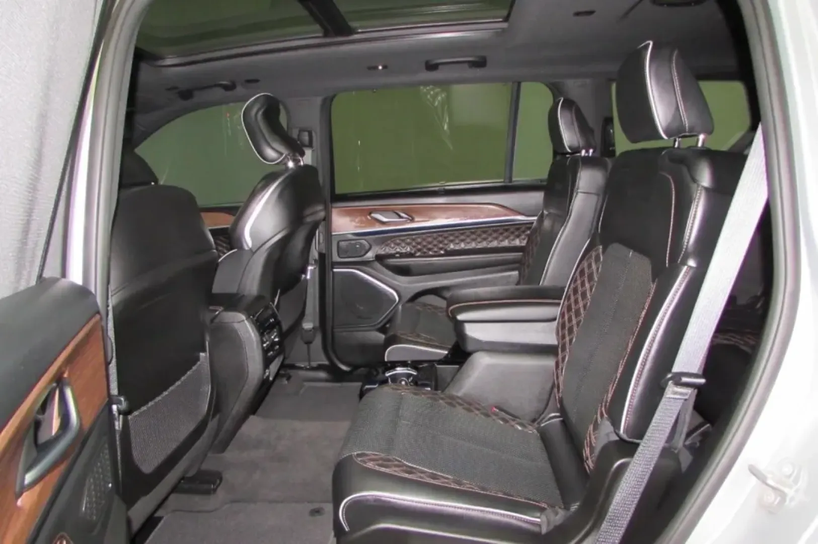 2021 /Global Black Jeep Grand Cherokee Summit (1C4RJKEG2M8) with an Other engine, Automatic transmission, located at 12830 Highway 21, De Soto, MO, 63020, (636) 337-7777, 38.153099, -90.573624 - **Discover Your Adventure with the 2021 Jeep Grand Cherokee at Pettus CDJR DeSoto!**<br /> <br /> Are you ready to elevate your lifestyle? Whether you're navigating the bustling streets of De Soto, Missouri, or embarking on a weekend getaway to the scenic Ozarks, the 2021 Jeep Grand Cherokee is the - Photo#24