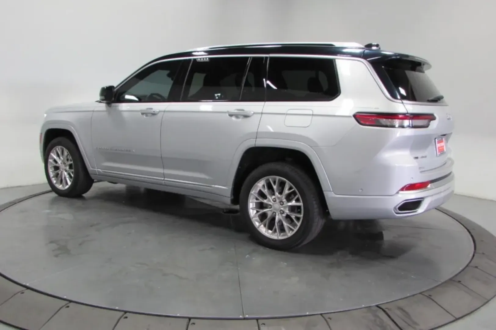 2021 /Global Black Jeep Grand Cherokee Summit (1C4RJKEG2M8) with an Other engine, Automatic transmission, located at 12830 Highway 21, De Soto, MO, 63020, (636) 337-7777, 38.153099, -90.573624 - **Discover Your Adventure with the 2021 Jeep Grand Cherokee at Pettus CDJR DeSoto!**<br /> <br /> Are you ready to elevate your lifestyle? Whether you're navigating the bustling streets of De Soto, Missouri, or embarking on a weekend getaway to the scenic Ozarks, the 2021 Jeep Grand Cherokee is the - Photo#4