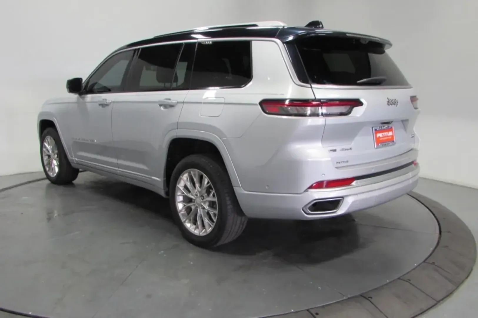 2021 /Global Black Jeep Grand Cherokee Summit (1C4RJKEG2M8) with an Other engine, Automatic transmission, located at 12830 Highway 21, De Soto, MO, 63020, (636) 337-7777, 38.153099, -90.573624 - **Discover Your Adventure with the 2021 Jeep Grand Cherokee at Pettus CDJR DeSoto!**<br /> <br /> Are you ready to elevate your lifestyle? Whether you're navigating the bustling streets of De Soto, Missouri, or embarking on a weekend getaway to the scenic Ozarks, the 2021 Jeep Grand Cherokee is the - Photo#5
