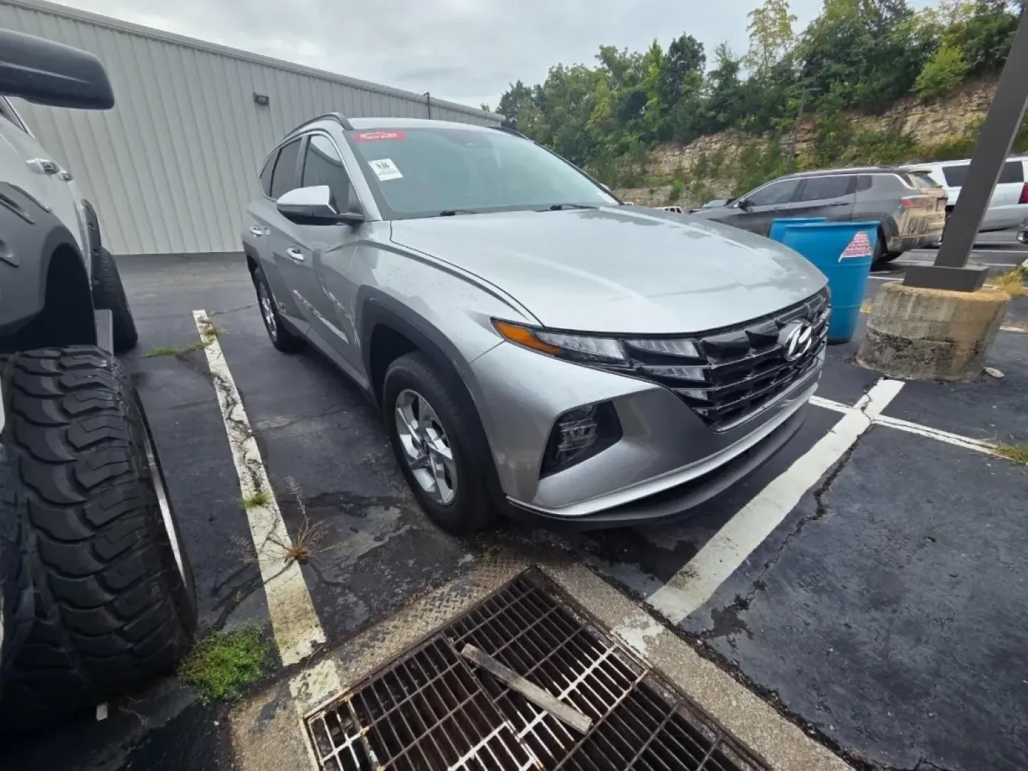 2022 /Black Hyundai Tucson SEL (5NMJBCAE5NH) with an Other engine, Automatic transmission, located at 12830 Highway 21, De Soto, MO, 63020, (636) 337-7777, 38.153099, -90.573624 - Are you looking for a vehicle that seamlessly fits into your active lifestyle? Whether you're a growing family needing extra space, a commuter searching for reliability, or an adventurer seeking weekend getaway options, this 2022 Hyundai Tucson SEL is the perfect choice. With its impressive fuel eff - Photo#0