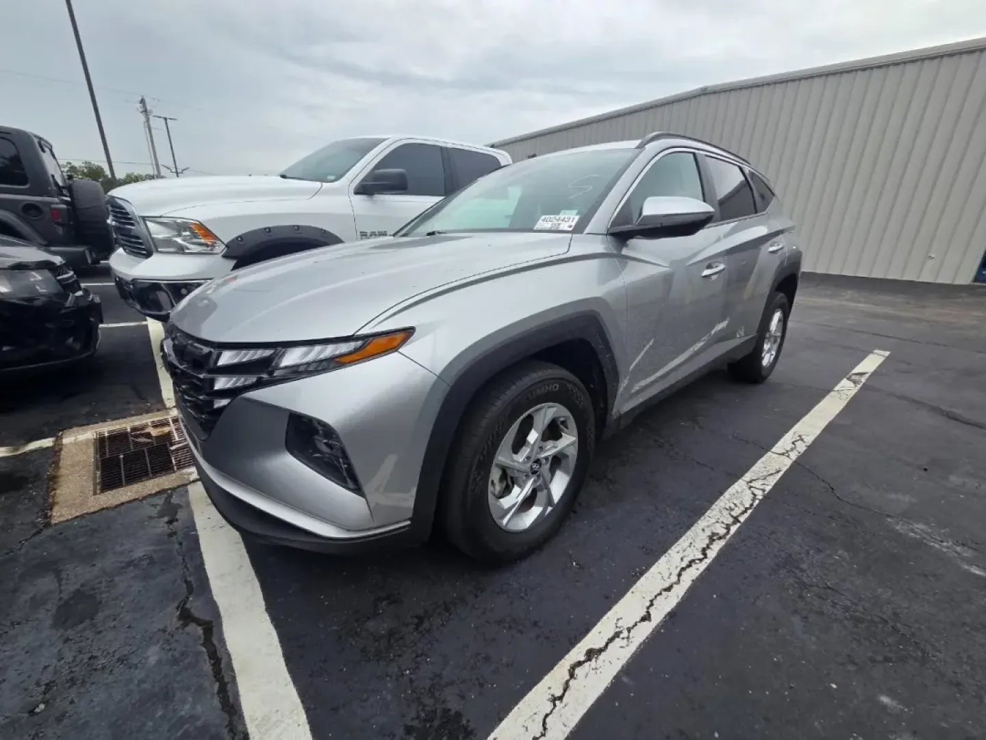 2022 /Black Hyundai Tucson SEL (5NMJBCAE5NH) with an Other engine, Automatic transmission, located at 12830 Highway 21, De Soto, MO, 63020, (636) 337-7777, 38.153099, -90.573624 - Are you looking for a vehicle that seamlessly fits into your active lifestyle? Whether you're a growing family needing extra space, a commuter searching for reliability, or an adventurer seeking weekend getaway options, this 2022 Hyundai Tucson SEL is the perfect choice. With its impressive fuel eff - Photo#2