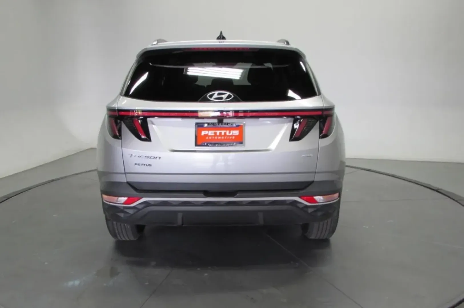 2022 /Black Hyundai Tucson SEL (5NMJBCAE5NH) with an Other engine, Automatic transmission, located at 12830 Highway 21, De Soto, MO, 63020, (636) 337-7777, 38.153099, -90.573624 - Are you looking for a vehicle that seamlessly fits into your active lifestyle? Whether you're a growing family needing extra space, a commuter searching for reliability, or an adventurer seeking weekend getaway options, this 2022 Hyundai Tucson SEL is the perfect choice. With its impressive fuel eff - Photo#6