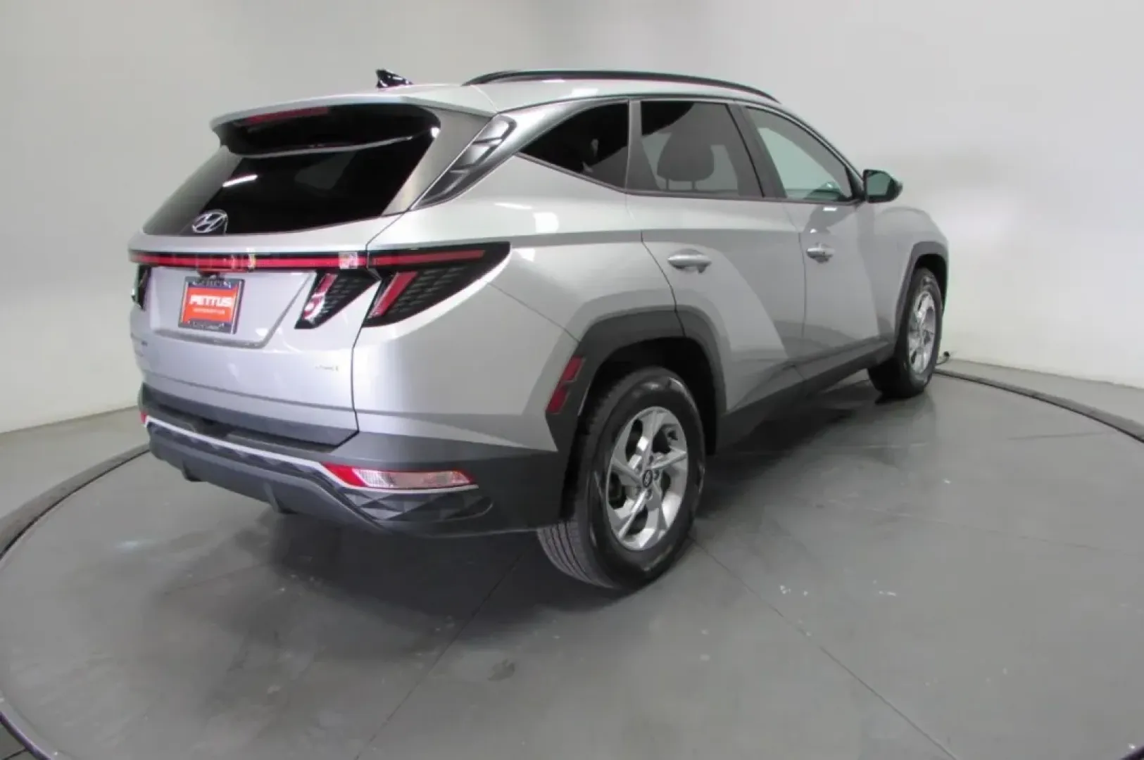 2022 /Black Hyundai Tucson SEL (5NMJBCAE5NH) with an Other engine, Automatic transmission, located at 12830 Highway 21, De Soto, MO, 63020, (636) 337-7777, 38.153099, -90.573624 - Are you looking for a vehicle that seamlessly fits into your active lifestyle? Whether you're a growing family needing extra space, a commuter searching for reliability, or an adventurer seeking weekend getaway options, this 2022 Hyundai Tucson SEL is the perfect choice. With its impressive fuel eff - Photo#7