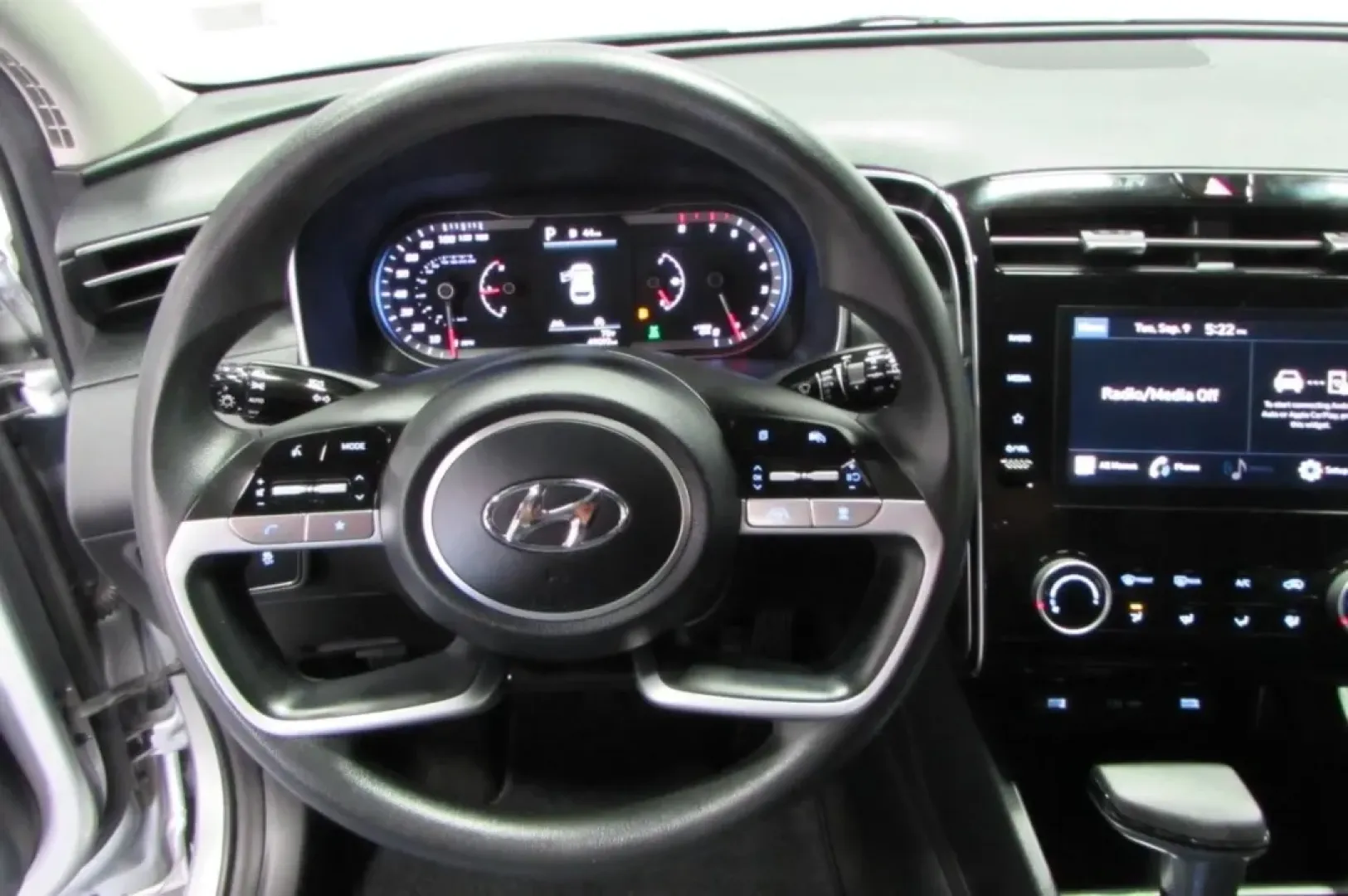 2022 /Black Hyundai Tucson SEL (5NMJBCAE5NH) with an Other engine, Automatic transmission, located at 12830 Highway 21, De Soto, MO, 63020, (636) 337-7777, 38.153099, -90.573624 - Are you looking for a vehicle that seamlessly fits into your active lifestyle? Whether you're a growing family needing extra space, a commuter searching for reliability, or an adventurer seeking weekend getaway options, this 2022 Hyundai Tucson SEL is the perfect choice. With its impressive fuel eff - Photo#14