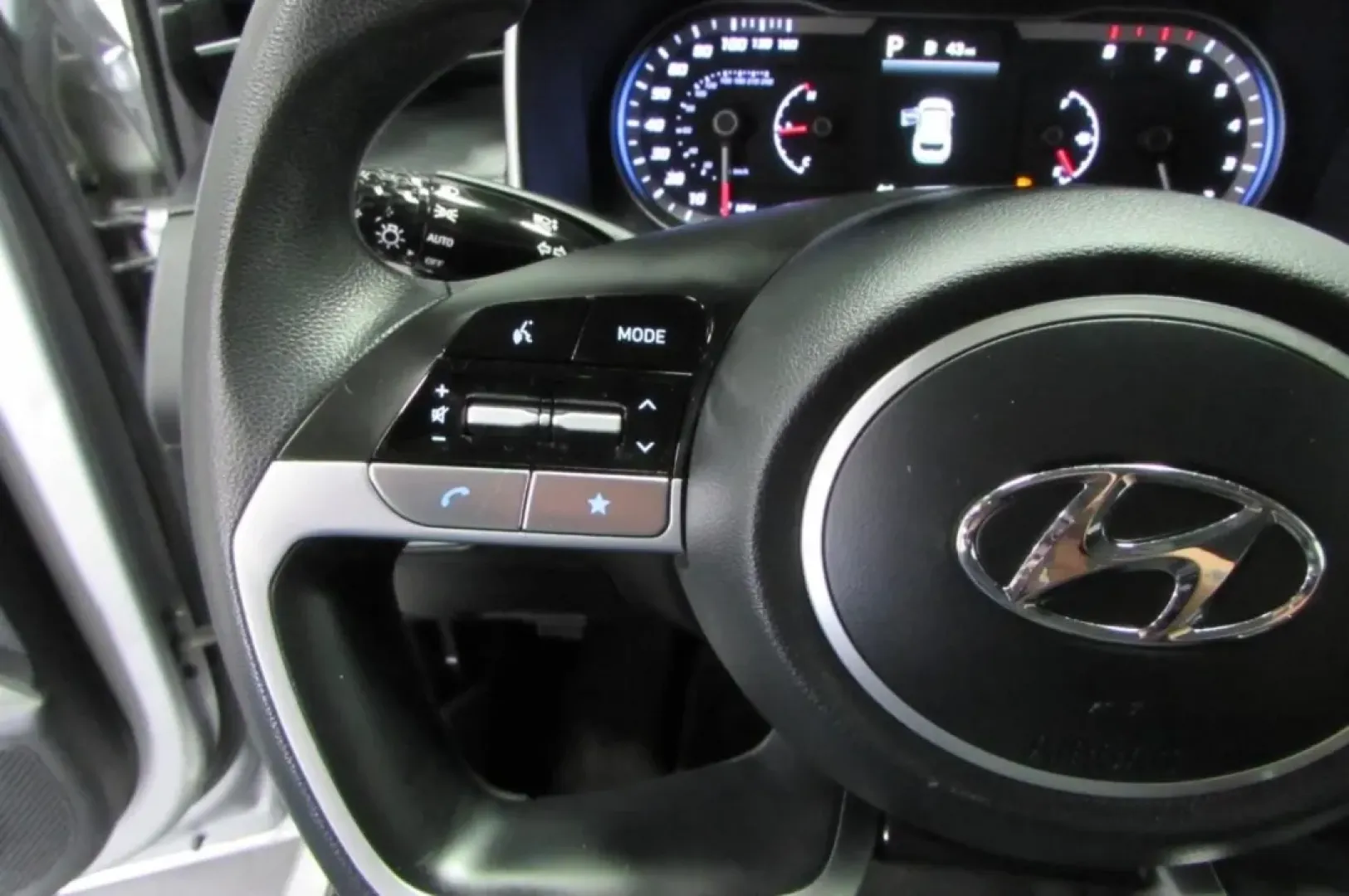 2022 /Black Hyundai Tucson SEL (5NMJBCAE5NH) with an Other engine, Automatic transmission, located at 12830 Highway 21, De Soto, MO, 63020, (636) 337-7777, 38.153099, -90.573624 - Are you looking for a vehicle that seamlessly fits into your active lifestyle? Whether you're a growing family needing extra space, a commuter searching for reliability, or an adventurer seeking weekend getaway options, this 2022 Hyundai Tucson SEL is the perfect choice. With its impressive fuel eff - Photo#15