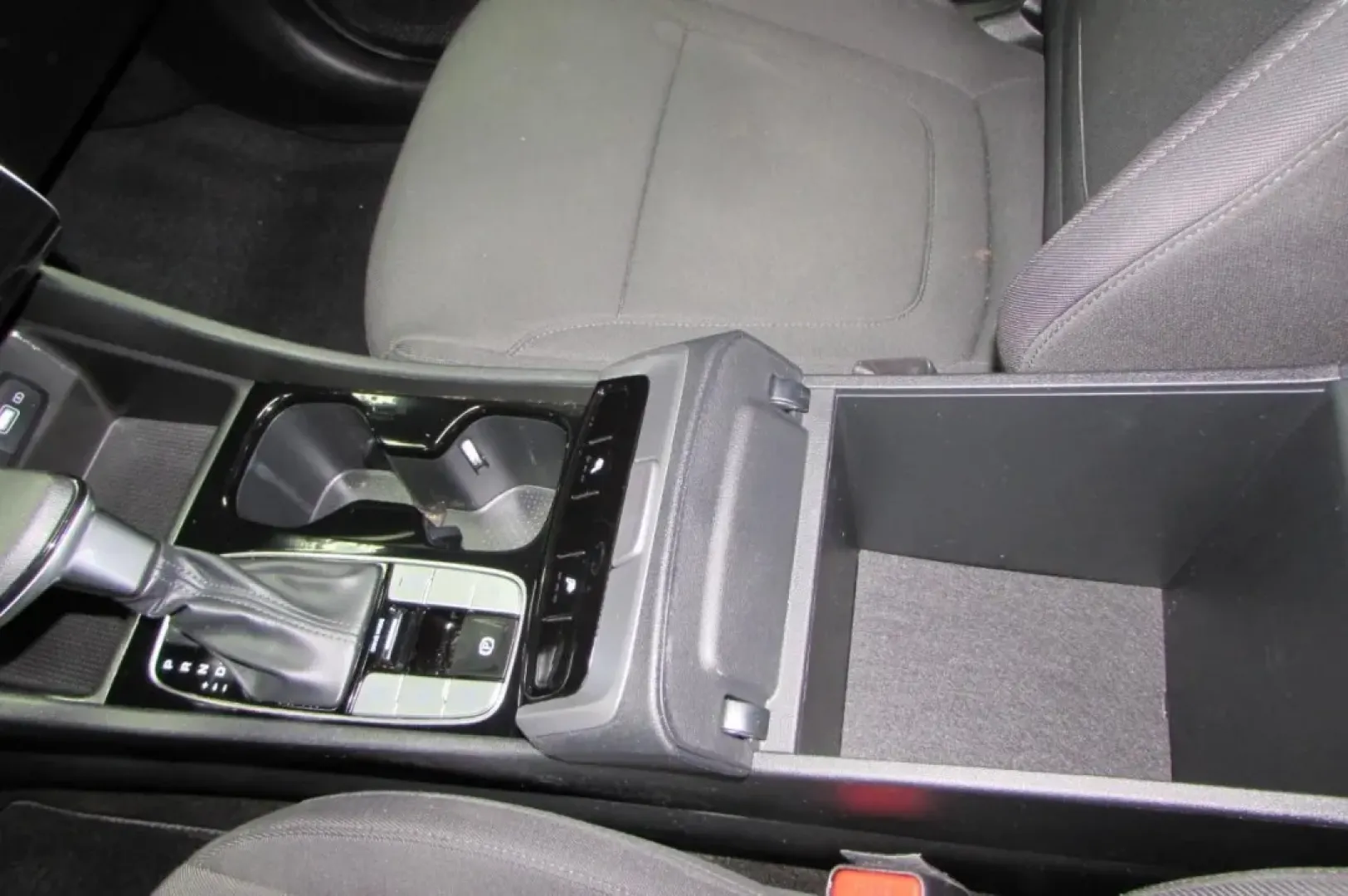 2022 /Black Hyundai Tucson SEL (5NMJBCAE5NH) with an Other engine, Automatic transmission, located at 12830 Highway 21, De Soto, MO, 63020, (636) 337-7777, 38.153099, -90.573624 - Are you looking for a vehicle that seamlessly fits into your active lifestyle? Whether you're a growing family needing extra space, a commuter searching for reliability, or an adventurer seeking weekend getaway options, this 2022 Hyundai Tucson SEL is the perfect choice. With its impressive fuel eff - Photo#20