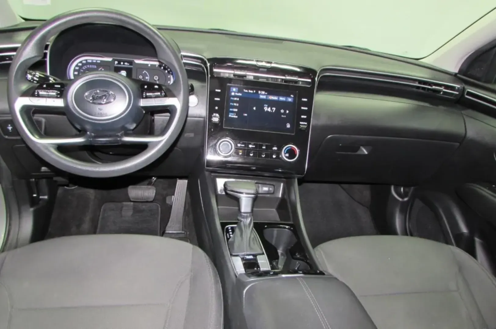 2022 /Black Hyundai Tucson SEL (5NMJBCAE5NH) with an Other engine, Automatic transmission, located at 12830 Highway 21, De Soto, MO, 63020, (636) 337-7777, 38.153099, -90.573624 - Are you looking for a vehicle that seamlessly fits into your active lifestyle? Whether you're a growing family needing extra space, a commuter searching for reliability, or an adventurer seeking weekend getaway options, this 2022 Hyundai Tucson SEL is the perfect choice. With its impressive fuel eff - Photo#21