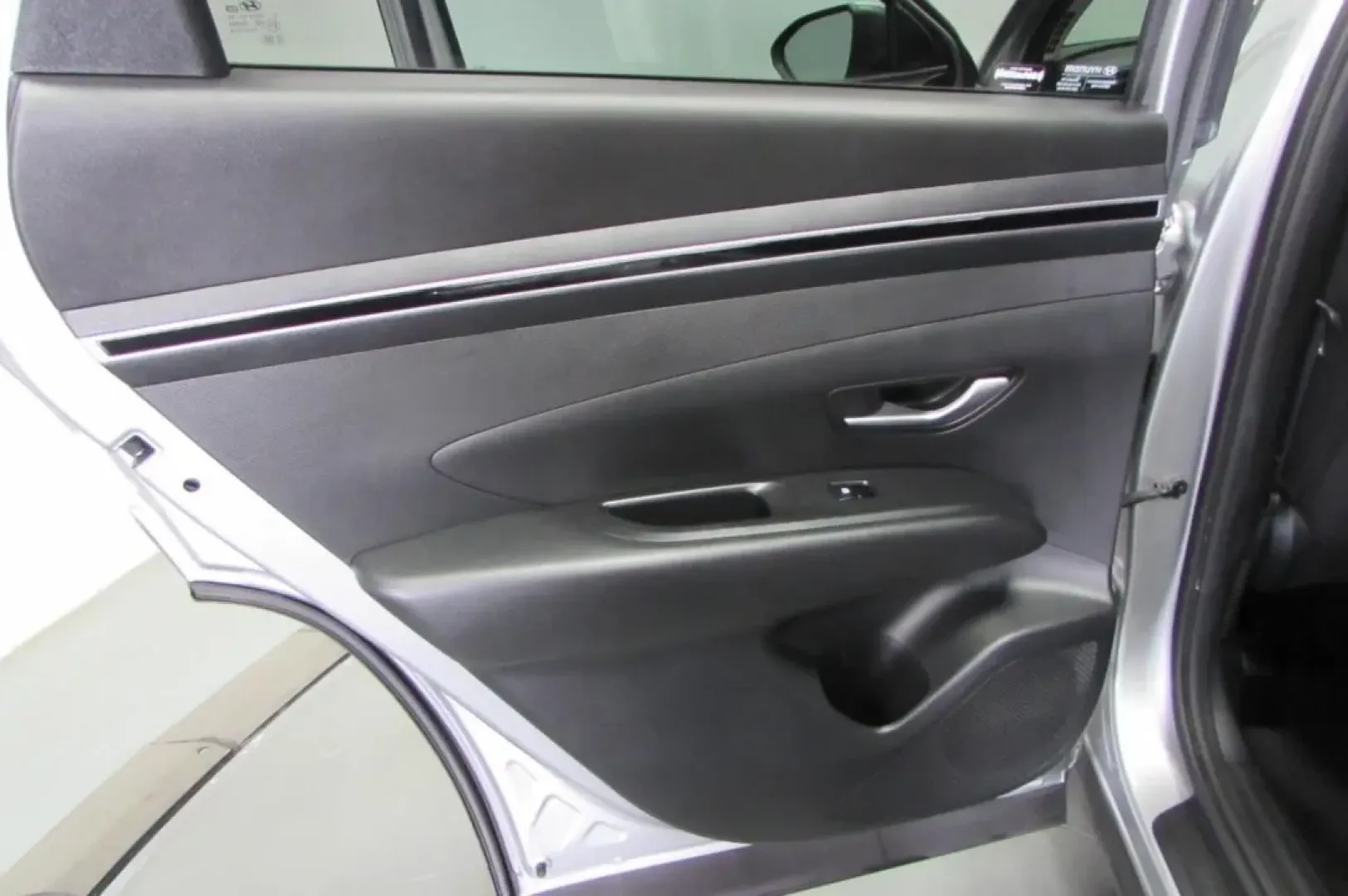 2022 /Black Hyundai Tucson SEL (5NMJBCAE5NH) with an Other engine, Automatic transmission, located at 12830 Highway 21, De Soto, MO, 63020, (636) 337-7777, 38.153099, -90.573624 - Are you looking for a vehicle that seamlessly fits into your active lifestyle? Whether you're a growing family needing extra space, a commuter searching for reliability, or an adventurer seeking weekend getaway options, this 2022 Hyundai Tucson SEL is the perfect choice. With its impressive fuel eff - Photo#22