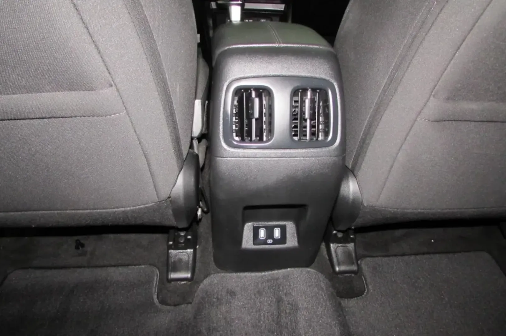 2022 /Black Hyundai Tucson SEL (5NMJBCAE5NH) with an Other engine, Automatic transmission, located at 12830 Highway 21, De Soto, MO, 63020, (636) 337-7777, 38.153099, -90.573624 - Are you looking for a vehicle that seamlessly fits into your active lifestyle? Whether you're a growing family needing extra space, a commuter searching for reliability, or an adventurer seeking weekend getaway options, this 2022 Hyundai Tucson SEL is the perfect choice. With its impressive fuel eff - Photo#24