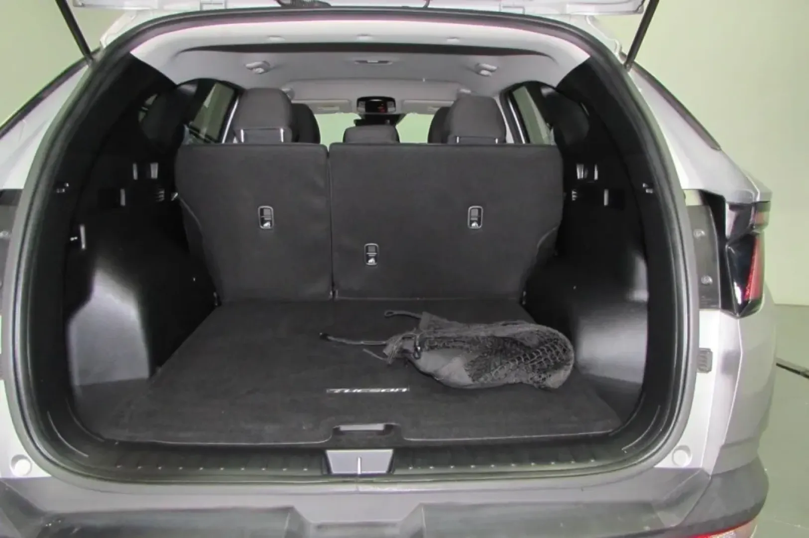 2022 /Black Hyundai Tucson SEL (5NMJBCAE5NH) with an Other engine, Automatic transmission, located at 12830 Highway 21, De Soto, MO, 63020, (636) 337-7777, 38.153099, -90.573624 - Are you looking for a vehicle that seamlessly fits into your active lifestyle? Whether you're a growing family needing extra space, a commuter searching for reliability, or an adventurer seeking weekend getaway options, this 2022 Hyundai Tucson SEL is the perfect choice. With its impressive fuel eff - Photo#25