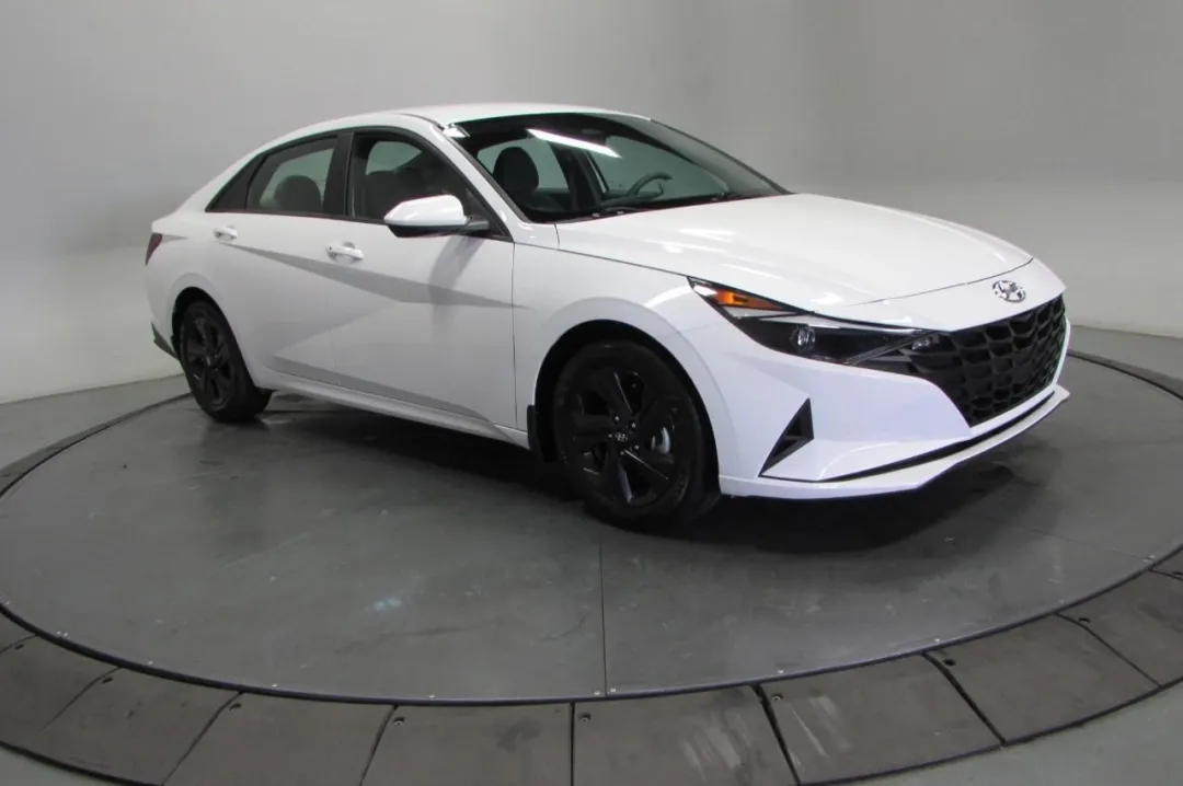 photo of 2023 Hyundai Elantra SEL