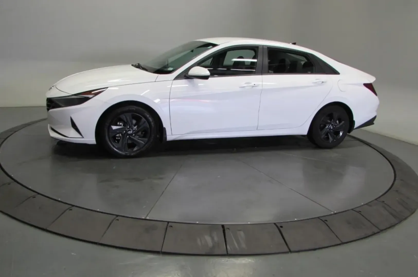 2023 /Gray Hyundai Elantra SEL (5NPLM4AG2PH) with an Other engine, Automatic transmission, located at 12830 Highway 21, De Soto, MO, 63020, (636) 337-7777, 38.153099, -90.573624 - ### Discover Your Next Adventure with This 2023 Hyundai Elantra SEL!<br /> <br /> Are you in search of the perfect vehicle for daily commutes, weekend getaways, or even family outings? Look no further! This **2023 Hyundai Elantra SEL** is a fantastic choice for anyone seeking comfort, efficiency, an - Photo#4