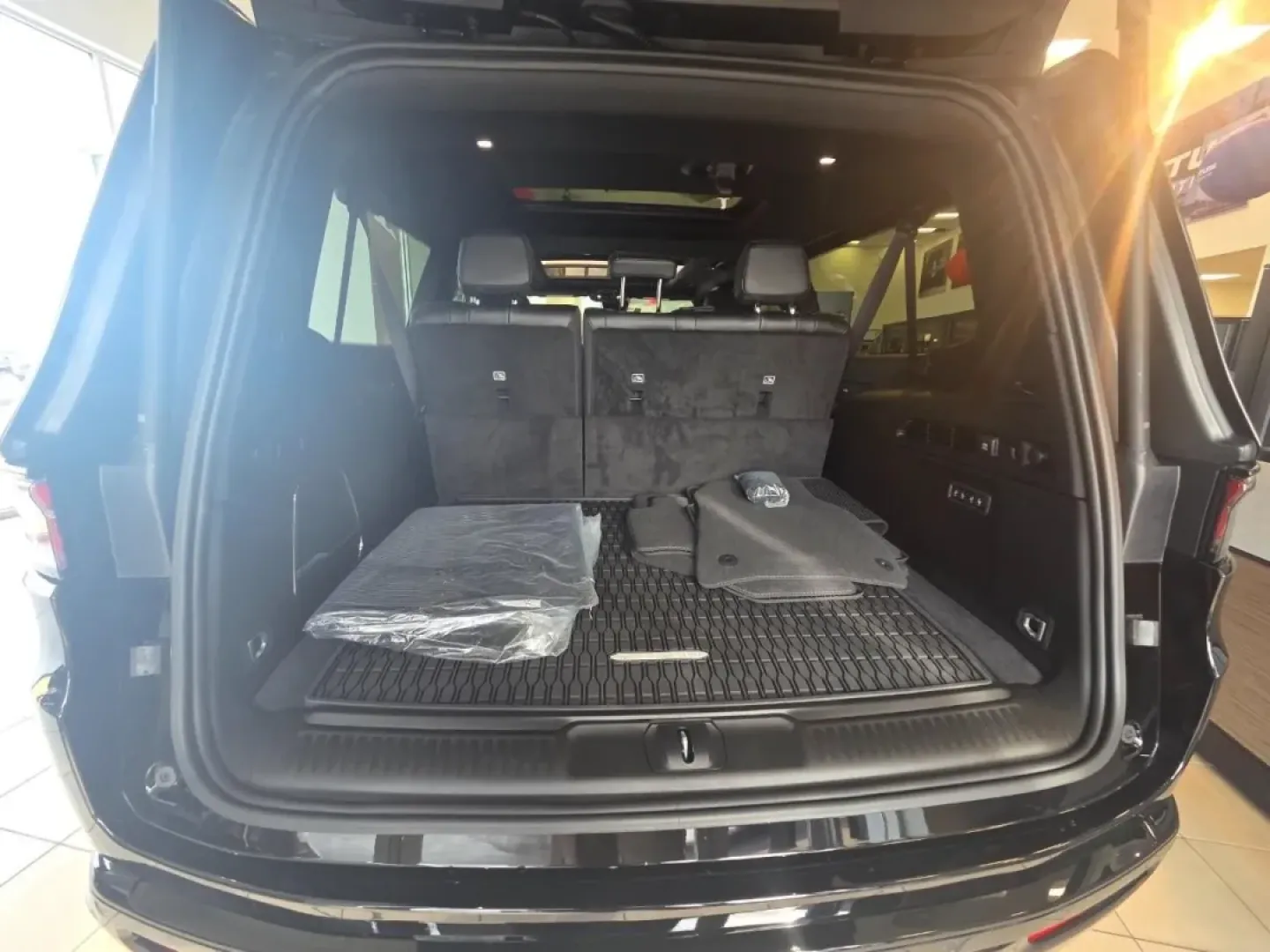 2025 /Black Jeep Wagoneer L Series II (1C4SJSBP4SS) with an Other engine, Automatic transmission, located at 12830 Highway 21, De Soto, MO, 63020, (636) 337-7777, 38.153099, -90.573624 - **Adventure Awaits with the 2025 Jeep Wagoneer L: Your Next Family SUV!**<br /> <br /> Whether you're planning epic weekend getaways or seeking a reliable daily commuter, the 2025 Jeep Wagoneer L is the ideal vehicle for those who crave adventure without compromising comfort. With its spacious inter - Photo#4