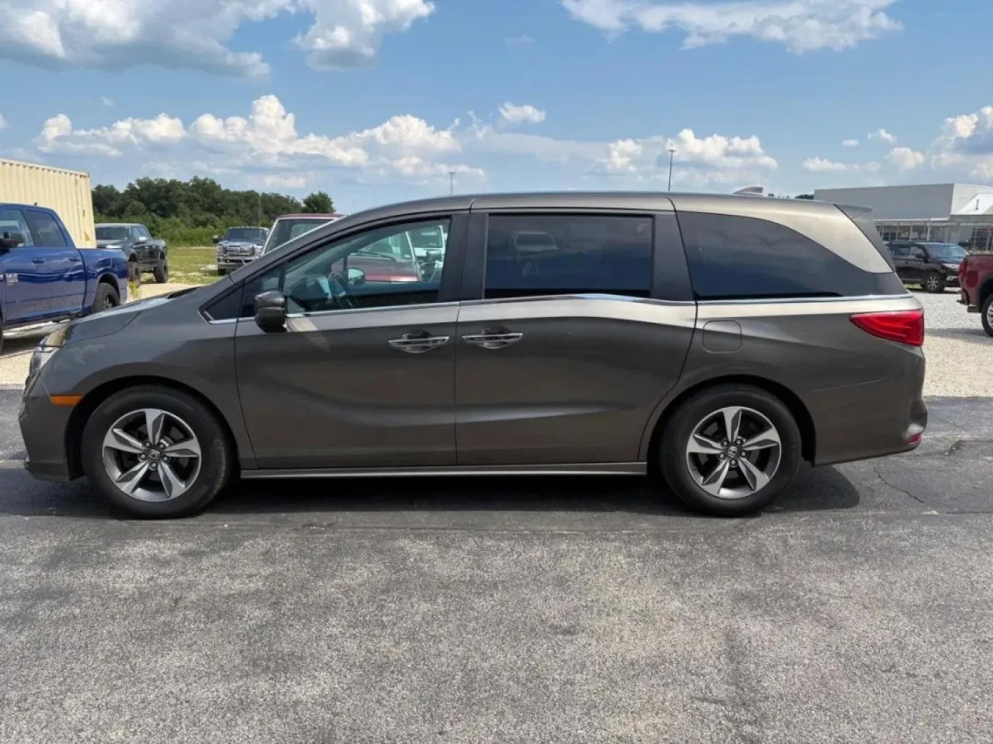 2018 /Gray Honda Odyssey Touring (5FNRL6H8XJB) with an Other engine, Automatic transmission, located at 12836 Highway 21, De Soto, MO, 63020, (636) 337-7777, 38.151867, -90.575615 - **Discover Family Adventures with the 2018 Honda Odyssey Touring at Pettus Ford De Soto!**<br /> <br /> Are you ready to elevate your family's road trips and daily commutes? The 2018 Honda Odyssey Touring is the ultimate minivan designed to cater to families on the go. With ample space, advanced tec - Photo#1