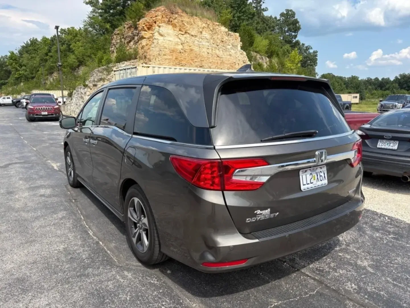 2018 /Gray Honda Odyssey Touring (5FNRL6H8XJB) with an Other engine, Automatic transmission, located at 12836 Highway 21, De Soto, MO, 63020, (636) 337-7777, 38.151867, -90.575615 - **Discover Family Adventures with the 2018 Honda Odyssey Touring at Pettus Ford De Soto!**<br /> <br /> Are you ready to elevate your family's road trips and daily commutes? The 2018 Honda Odyssey Touring is the ultimate minivan designed to cater to families on the go. With ample space, advanced tec - Photo#2