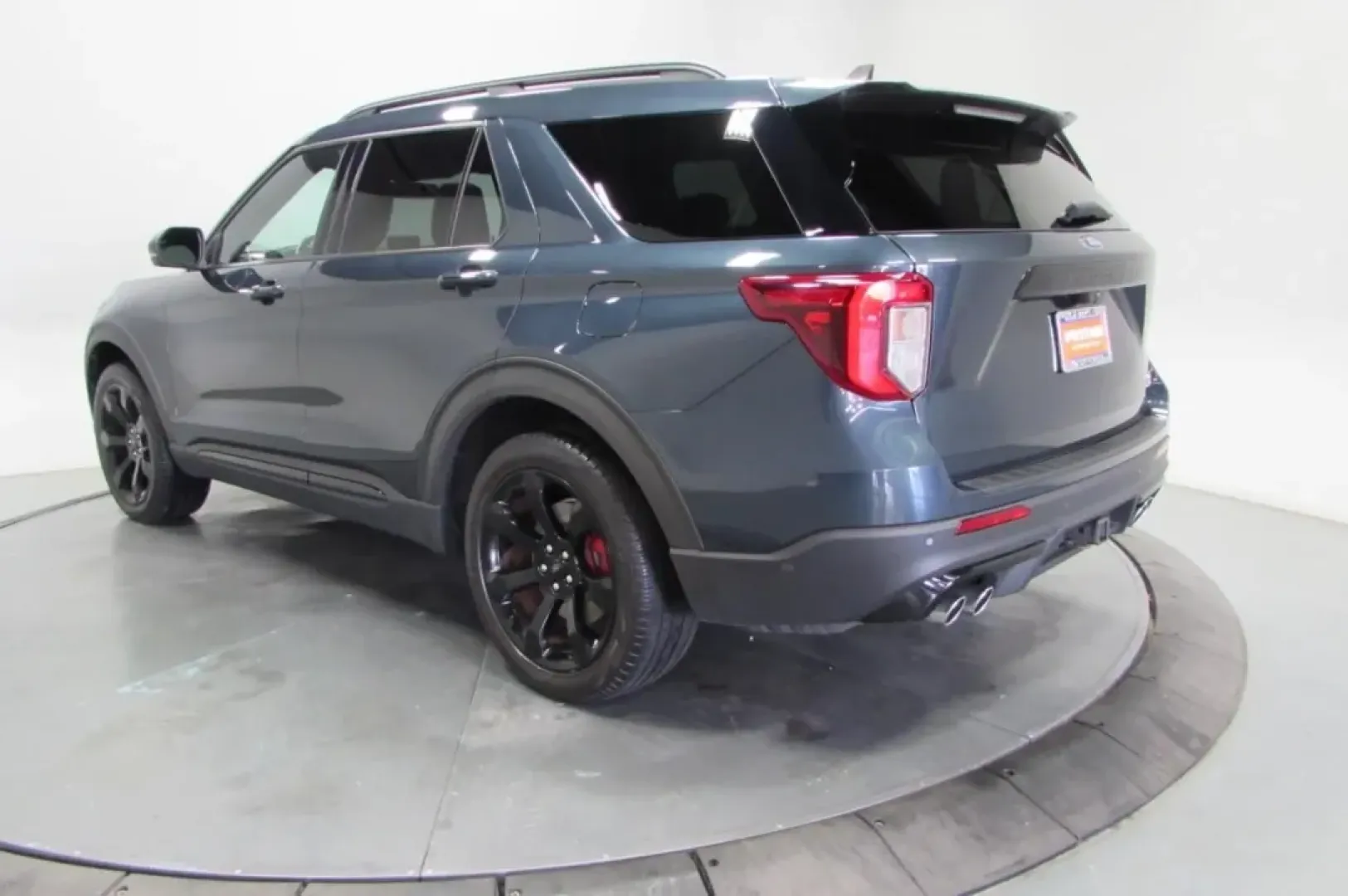 2022 /Ebony Ford Explorer ST (1FM5K8GC6NG) with an Other engine, Automatic transmission, located at 12830 Highway 21, De Soto, MO, 63020, (636) 337-7777, 38.153099, -90.573624 - Experience the ultimate blend of adventure, comfort, and family-friendly utility with this stunning 2022 Ford Explorer ST, now available at Pettus CDJR DeSoto! Perfect for those weekend getaways, daily commutes, or simply navigating the busy streets of De Soto, MO, this SUV is designed to elevate yo - Photo#5