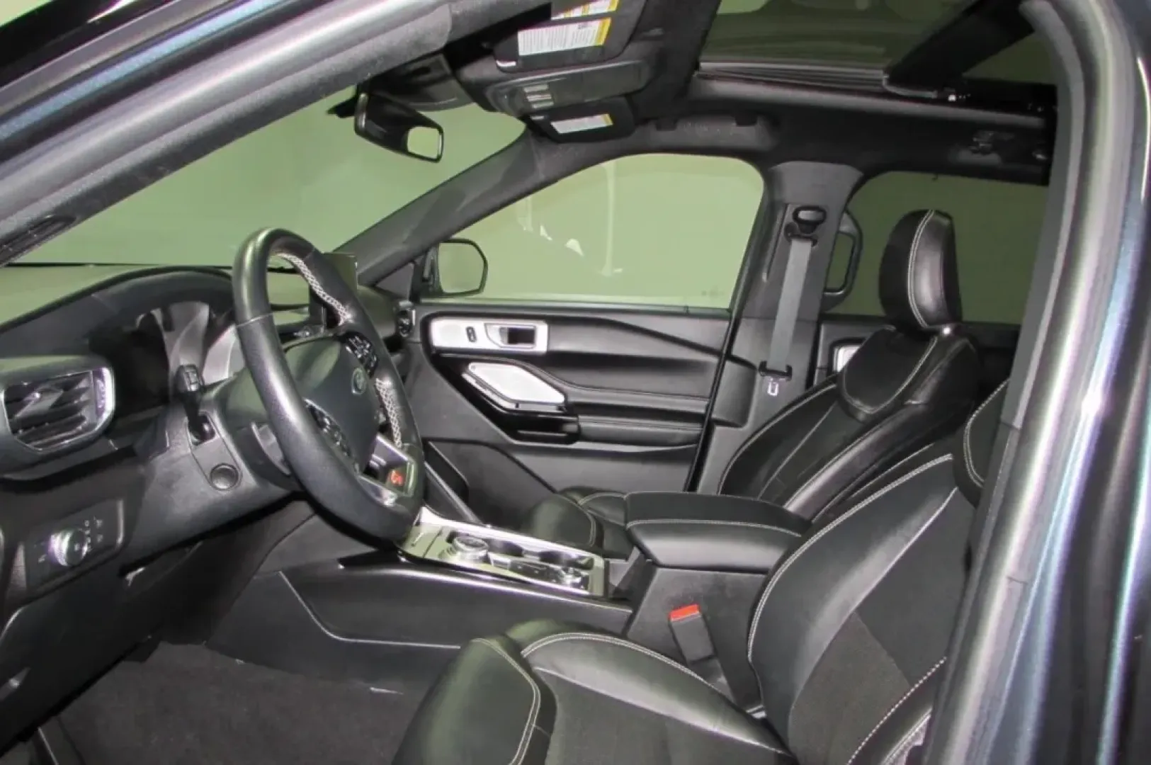 2022 /Ebony Ford Explorer ST (1FM5K8GC6NG) with an Other engine, Automatic transmission, located at 12830 Highway 21, De Soto, MO, 63020, (636) 337-7777, 38.153099, -90.573624 - Experience the ultimate blend of adventure, comfort, and family-friendly utility with this stunning 2022 Ford Explorer ST, now available at Pettus CDJR DeSoto! Perfect for those weekend getaways, daily commutes, or simply navigating the busy streets of De Soto, MO, this SUV is designed to elevate yo - Photo#12