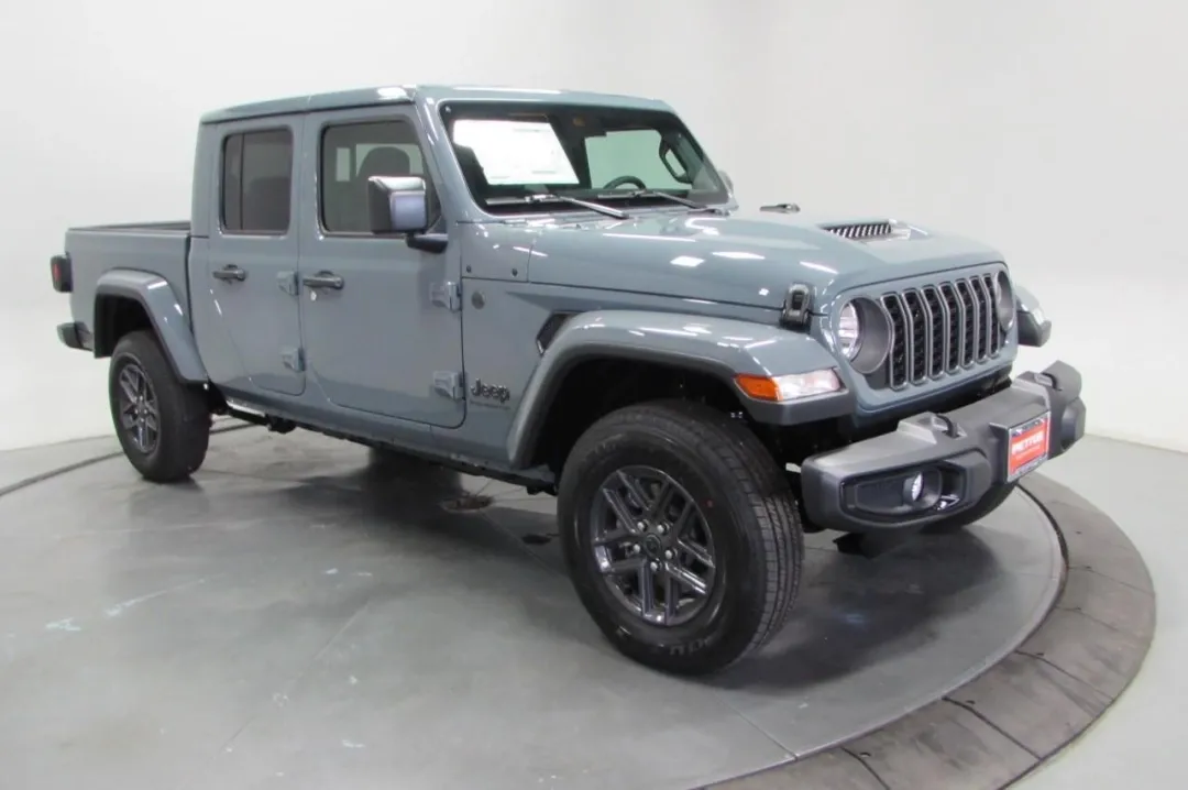 2025 Jeep Gladiator 