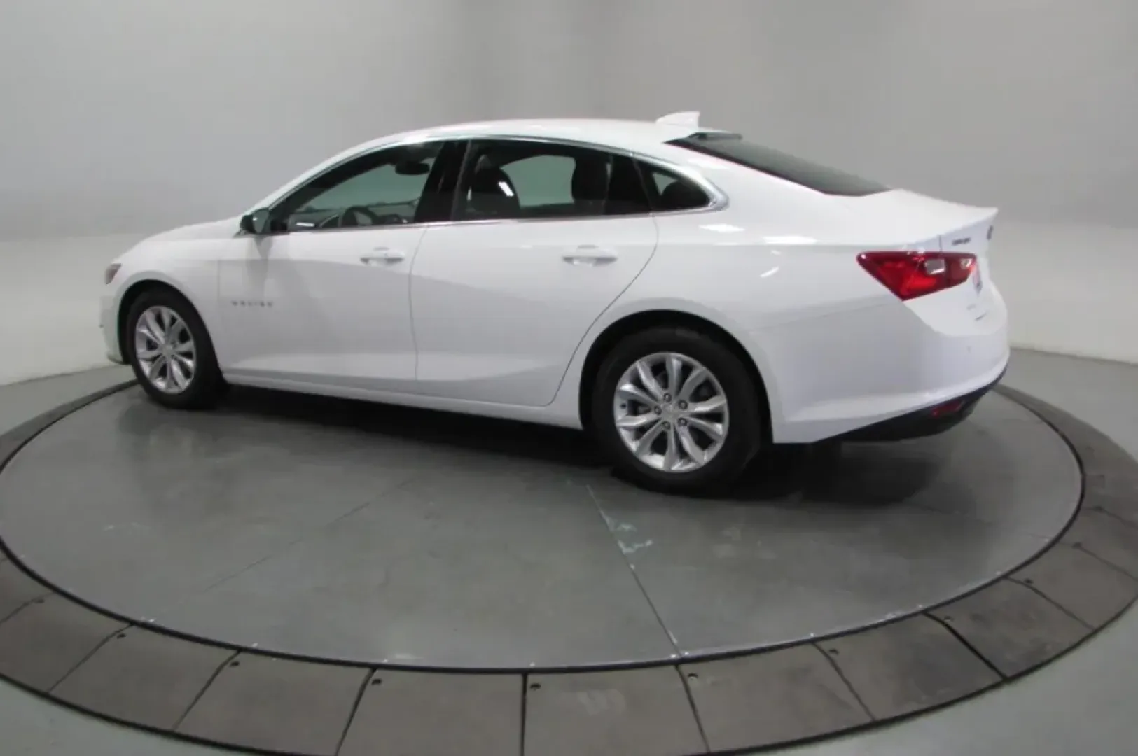 2024 /Black Chevrolet Malibu LT 1LT (1G1ZD5STXRF) with an Other engine, Automatic transmission, located at 12836 Highway 21, De Soto, MO, 63020, (636) 337-7777, 38.151867, -90.575615 - Explore the open road in style and comfort with the 2024 Chevrolet Malibu LT, an ideal choice for those seeking an affordable and practical sedan that fits seamlessly into any lifestyle. Whether you're commuting to work, shuttling the kids to school, or embarking on a weekend road trip, this pre-own - Photo#4