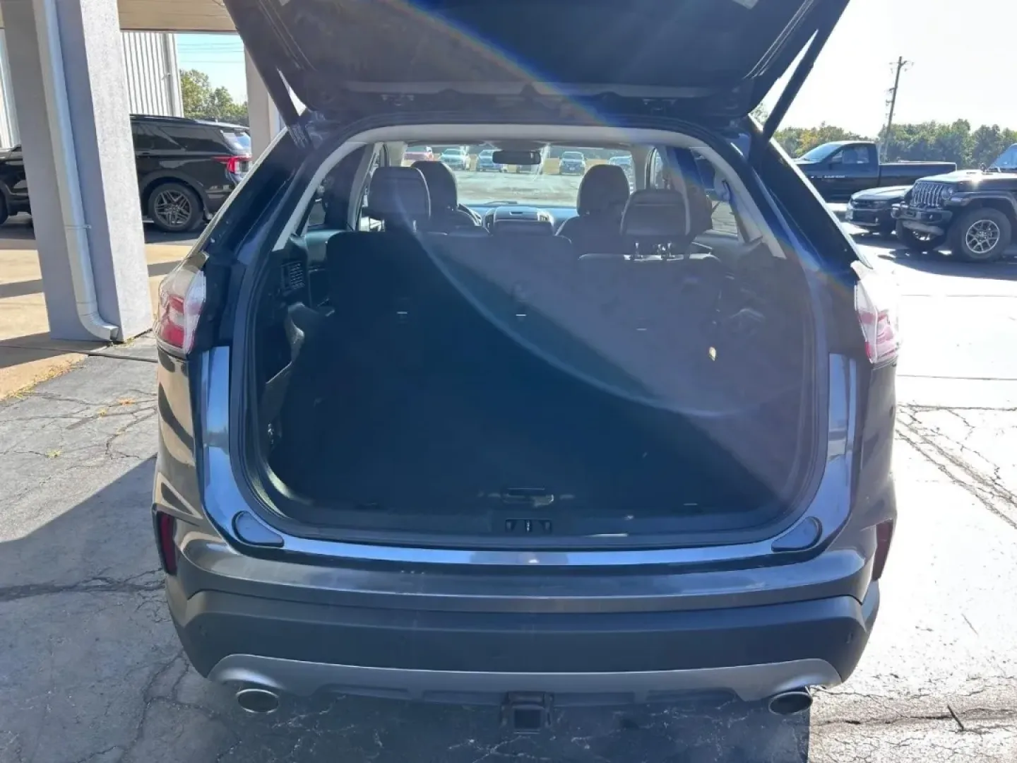 2019 /Ebony Leather Ford Edge SEL (2FMPK4J99KB) with an Twin-Scroll 2.0L EcoBoost engine, Automatic transmission, located at 141 Commercial Dr, Fredericktown, MO, 63645, (573) 783-6432, 37.570087, -90.320648 - Discover the perfect blend of comfort and versatility with this 2019 Ford Edge AWD SEL, available now at Pettus Ford Fredericktown. Whether you're commuting to work, taking the kids to school, or embarking on weekend adventures, this SUV is designed to fit seamlessly into your lifestyle. With its sp - Photo#4
