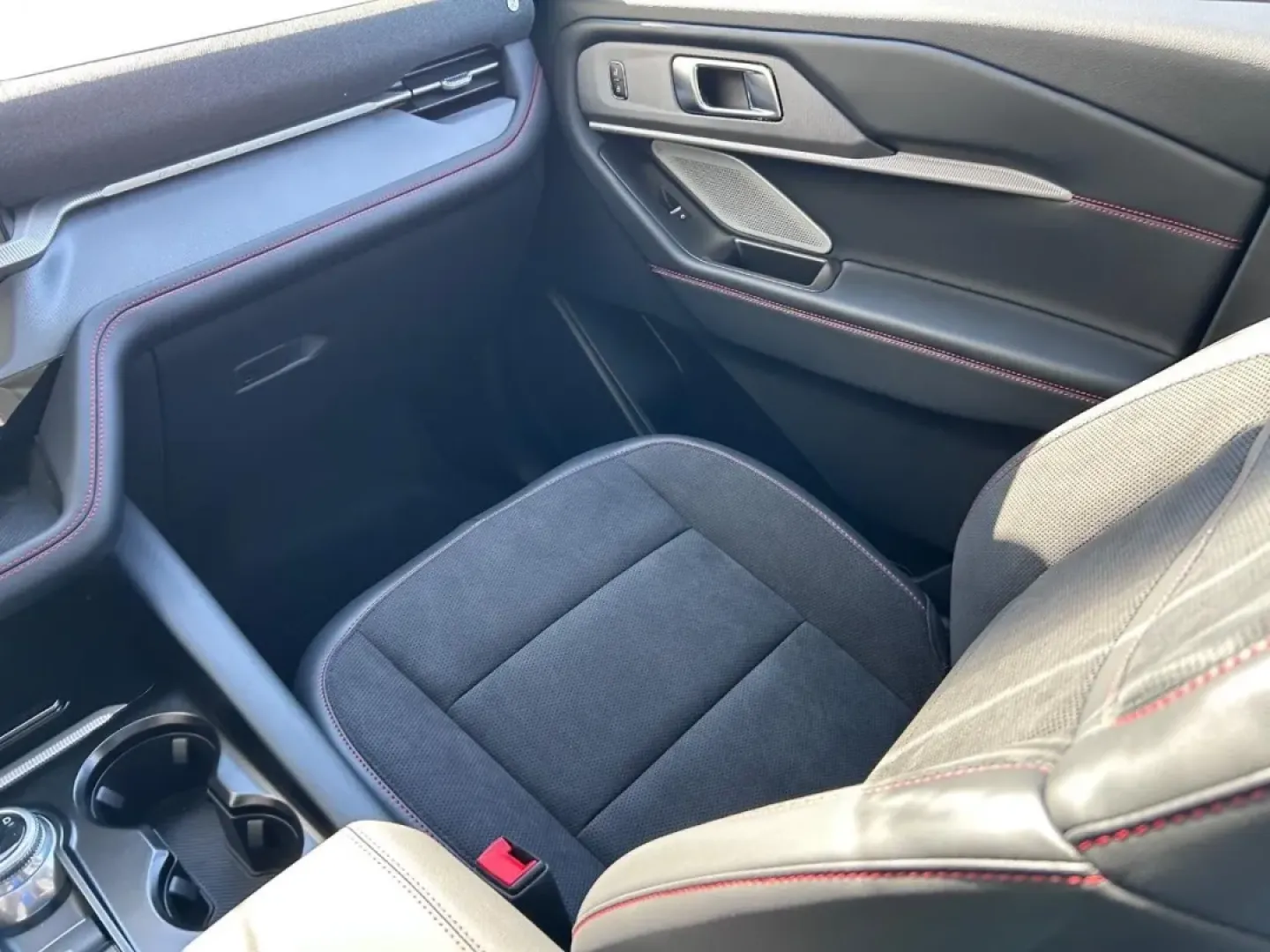 2025 /Onyx Leather Trimmed Ford Explorer ST (1FMWK8GC0SG) with an 3.0L EcoBoost V6 engine, Automatic transmission, located at 141 Commercial Dr, Fredericktown, MO, 63645, (573) 783-6432, 37.570087, -90.320648 - **Discover Adventure with the 2025 Ford Explorer ST at Pettus Ford Fredericktown!**<br /> <br /> If you're looking for a vehicle that effortlessly combines family-friendly functionality with rugged adventure, the 2025 Ford Explorer ST is the perfect choice for you. This sport utility vehicle (SUV) i - Photo#19