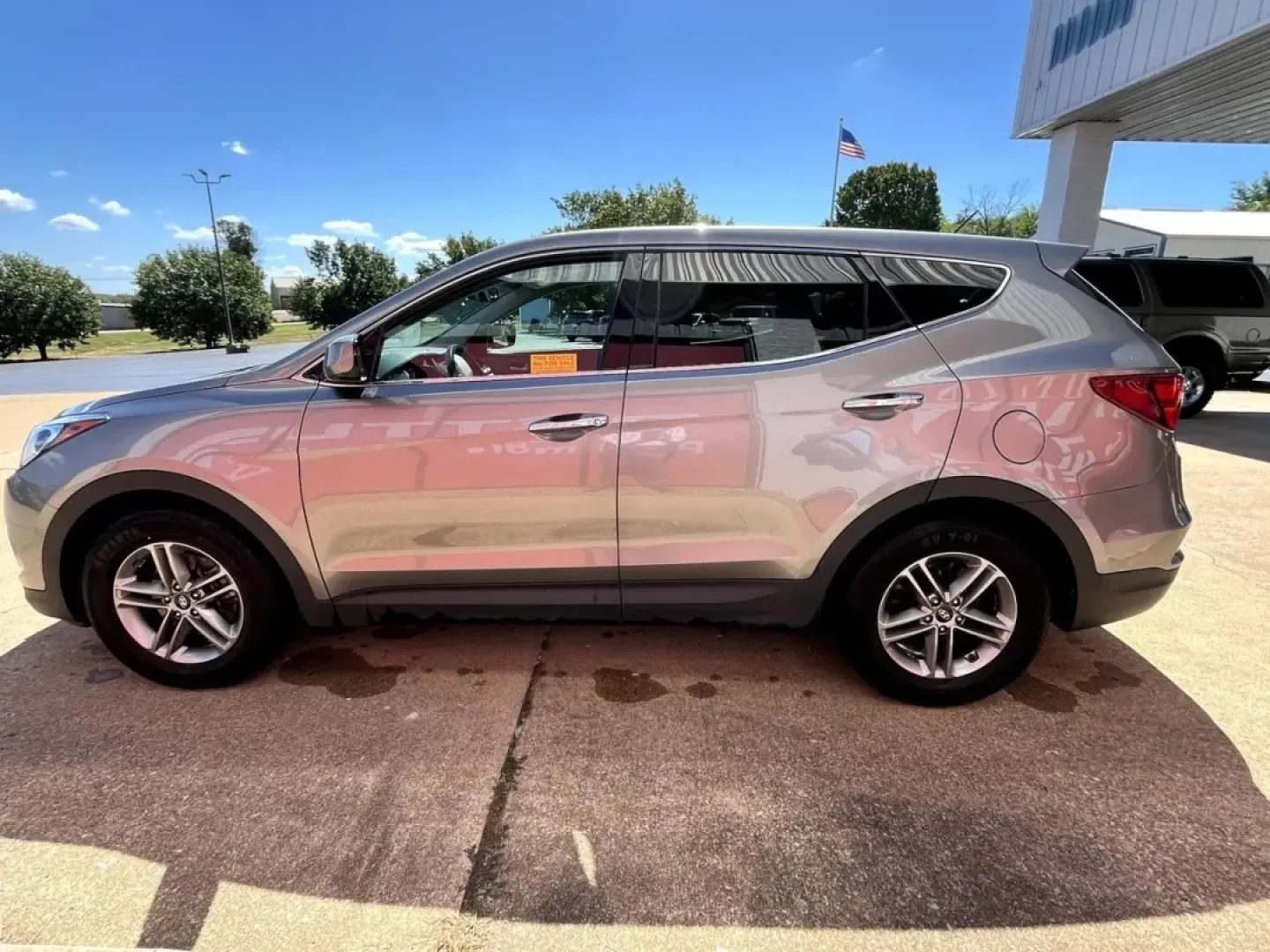 2018 Hyundai Santa Fe 2.4 Base (5NMZT3LBXJH) with an 2.4L engine, located at 970 Woodlawn Dr., Farmington, MO, 63640, (573) 431-7800, 37.825642, -90.468674 - Are you ready to elevate your family adventures or daily commutes? Look no further! This 2018 Hyundai Santa Fe is the perfect blend of comfort, reliability, and versatility that every modern family or commuter dreams of. With ample space and impressive fuel efficiency, this SUV is designed to cater - Photo#2