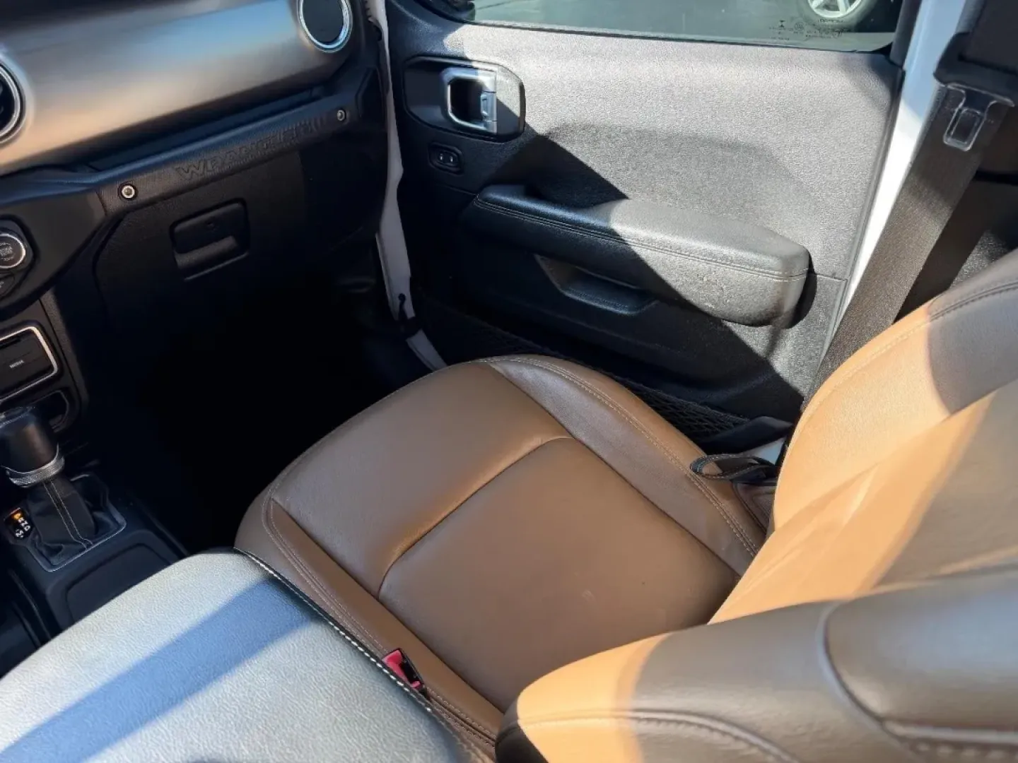 2021 /Dark Saddle/Black Leather Jeep Wrangler Unlimited Rubicon (1C4HJXFNXMW) with an 2.0L engine, 6A transmission, located at 970 Woodlawn Dr., Farmington, MO, 63640, (573) 431-7800, 37.825642, -90.468674 - Experience adventure like never before with the rugged and versatile 2021 Jeep Wrangler, now available at Pettus CDJR Farmington! This SUV is perfect for those seeking a reliable companion for weekend getaways, daily commutes, or off-road escapades. Whether you're cruising through the scenic routes - Photo#16