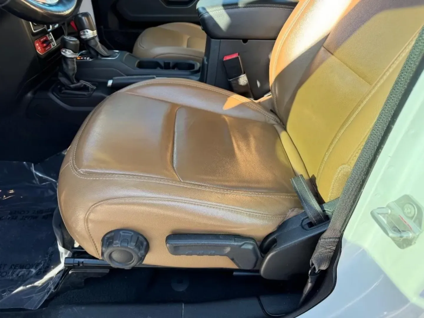 2021 /Dark Saddle/Black Leather Jeep Wrangler Unlimited Rubicon (1C4HJXFNXMW) with an 2.0L engine, 6A transmission, located at 970 Woodlawn Dr., Farmington, MO, 63640, (573) 431-7800, 37.825642, -90.468674 - Experience adventure like never before with the rugged and versatile 2021 Jeep Wrangler, now available at Pettus CDJR Farmington! This SUV is perfect for those seeking a reliable companion for weekend getaways, daily commutes, or off-road escapades. Whether you're cruising through the scenic routes - Photo#18