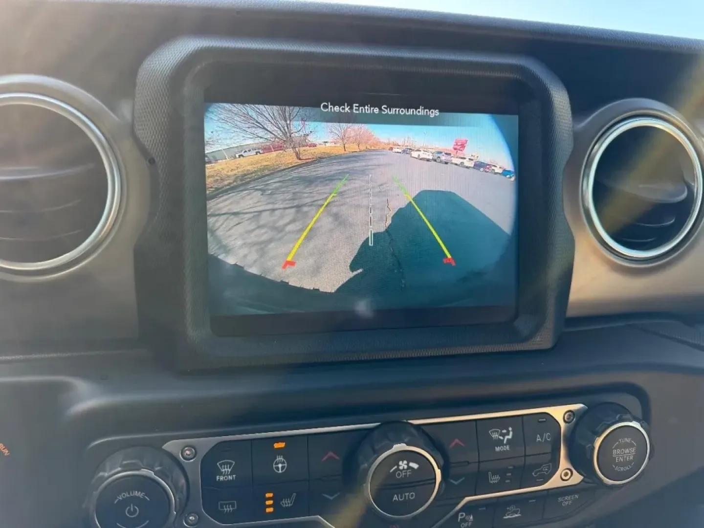 2021 /Dark Saddle/Black Leather Jeep Wrangler Unlimited Rubicon (1C4HJXFNXMW) with an 2.0L engine, 6A transmission, located at 970 Woodlawn Dr., Farmington, MO, 63640, (573) 431-7800, 37.825642, -90.468674 - Experience adventure like never before with the rugged and versatile 2021 Jeep Wrangler, now available at Pettus CDJR Farmington! This SUV is perfect for those seeking a reliable companion for weekend getaways, daily commutes, or off-road escapades. Whether you're cruising through the scenic routes - Photo#20