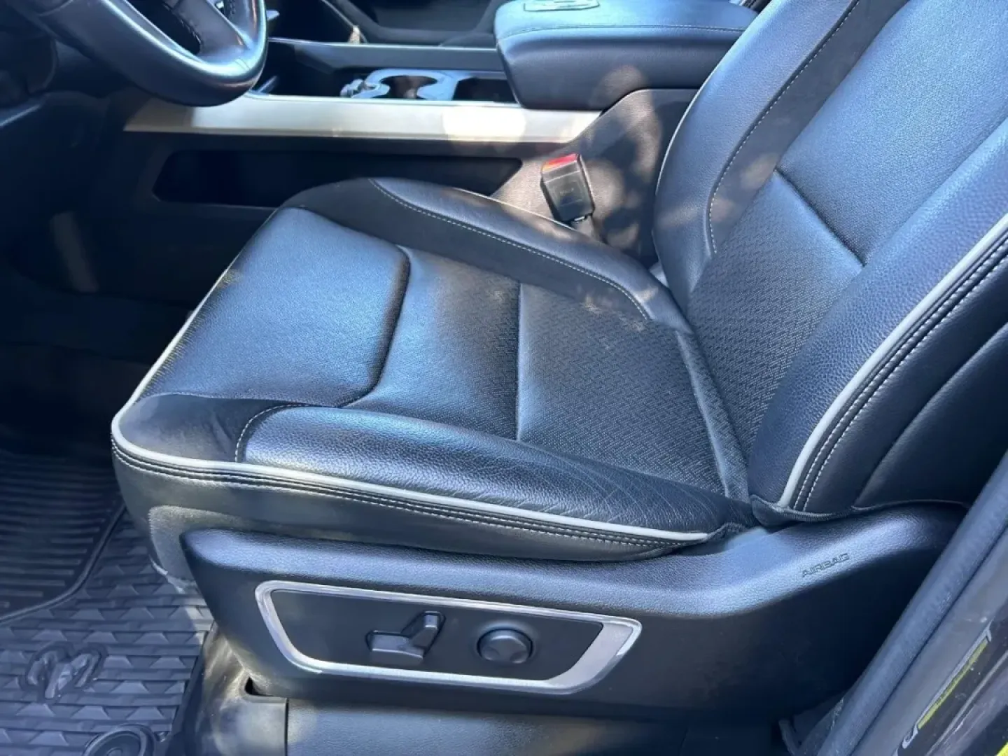 2022 /Black Leather Ram 1500 Laramie (1C6SRFJT9NN) with an 5.7L engine, located at 970 Woodlawn Dr., Farmington, MO, 63640, (573) 431-7800, 37.825642, -90.468674 - **Unleash Adventure with the 2022 Ram 1500 Perfect for Your Next Journey!**<br /> <br /> Are you ready to elevate your lifestyle with a versatile truck that can handle both daily commutes and weekend adventures? Look no further than this stunning 2022 Ram 1500, available now at Pettus CDJR Farmingt - Photo#19